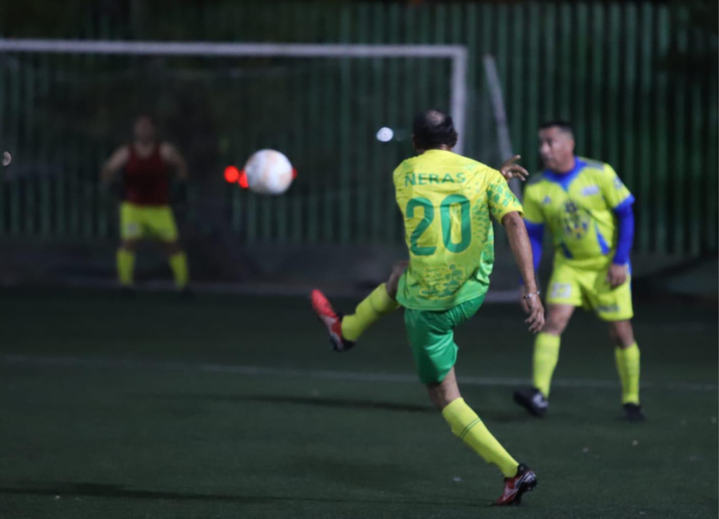 $!Servigrúas pierde invicto en Liga de Futbol Golden Máster