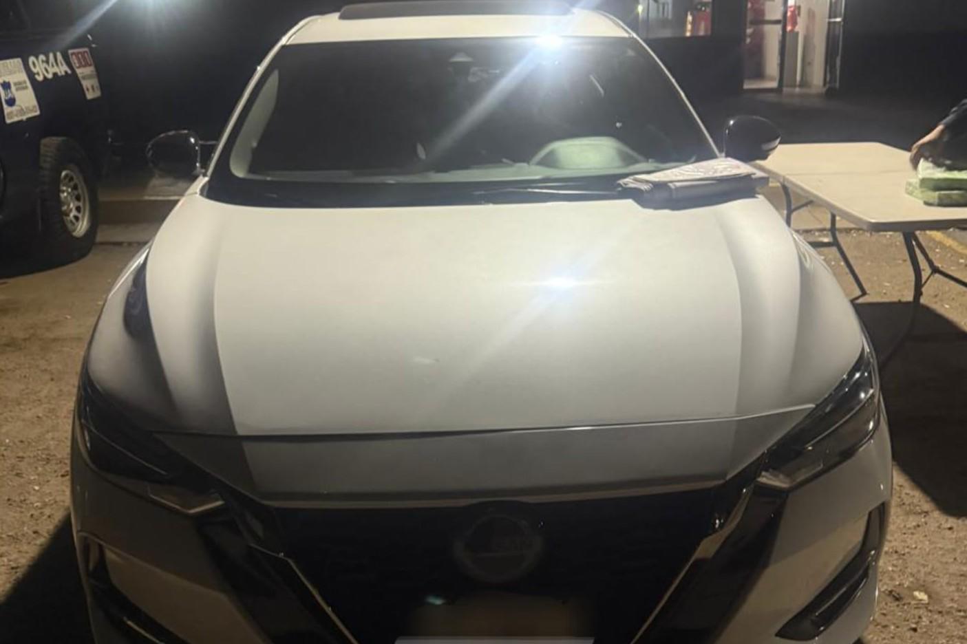 $!Policías estatales aseguran vehículo en el Tres Ríos, en Culiacán