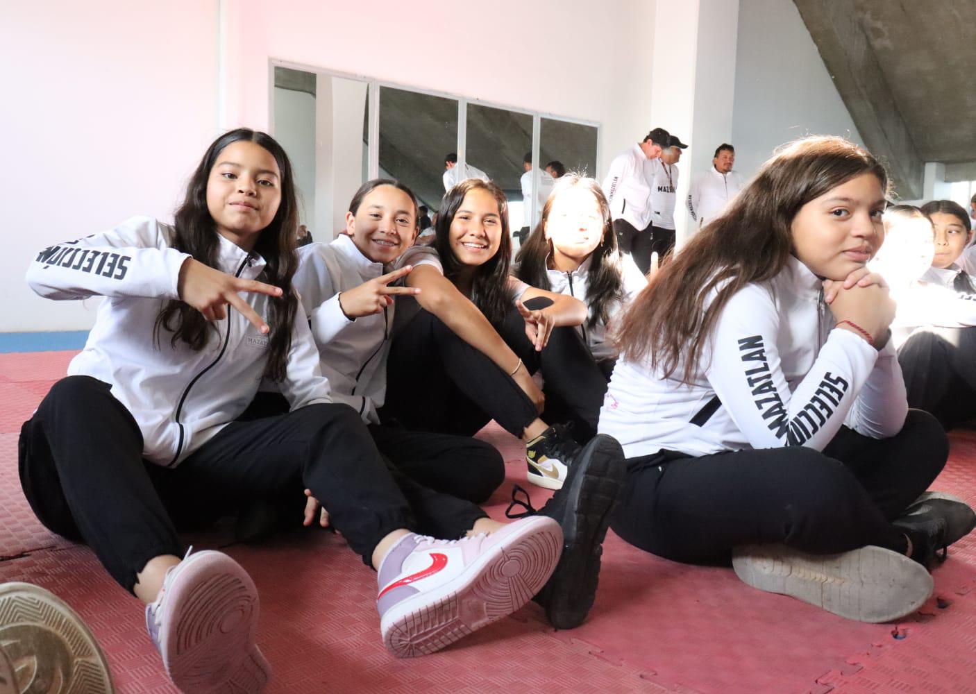 $!Premian a futbolistas mazatlecas de los Nacionales Conade 2024