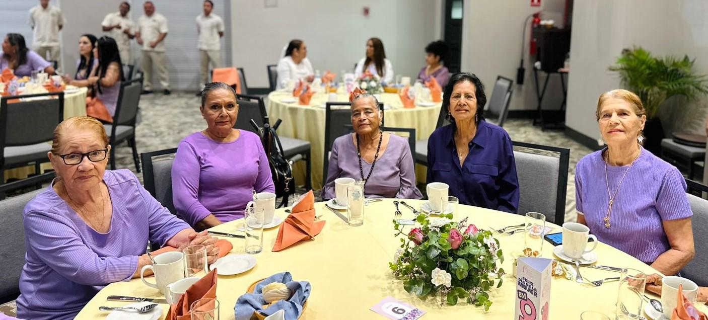 $!Báselides Barraza, Lupita Rosas, Margarita López, Amelia Arvizu y María de Jesús.