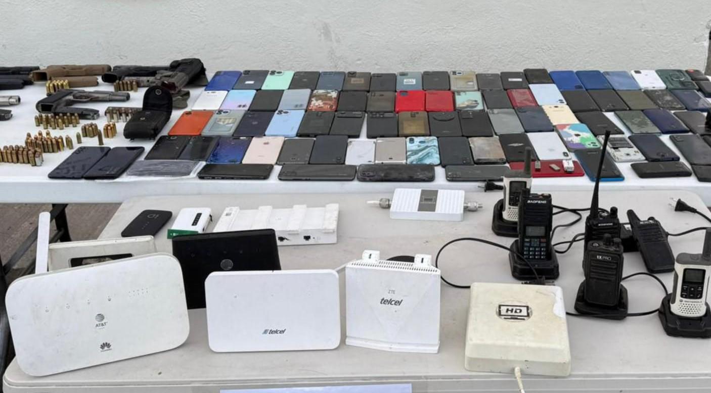 $!Decomisan armas, drogas y más de medio millón de pesos en penal de Aguaruto