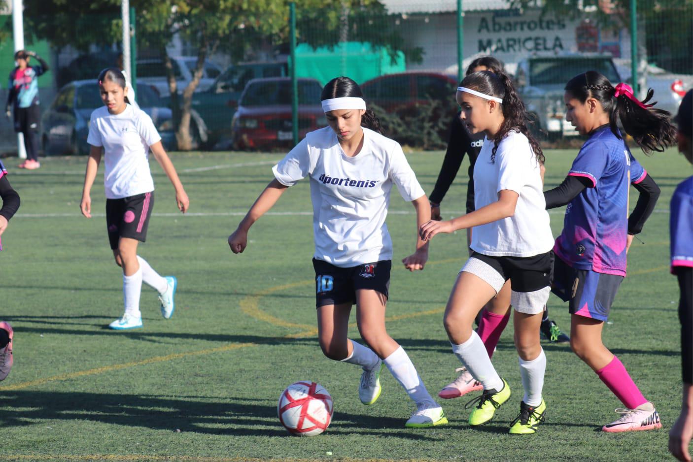 $!Unión vence a Leonas Piña, en selectivo municipal de futbol femenil