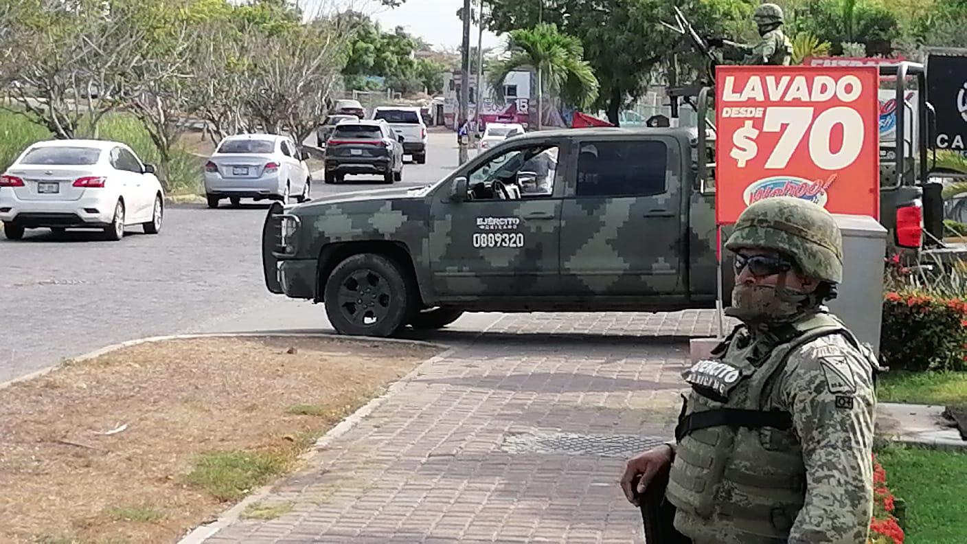 $!Ejército y Marina entran a fraccionamiento privado en Mazatlán; reportan grupo armado