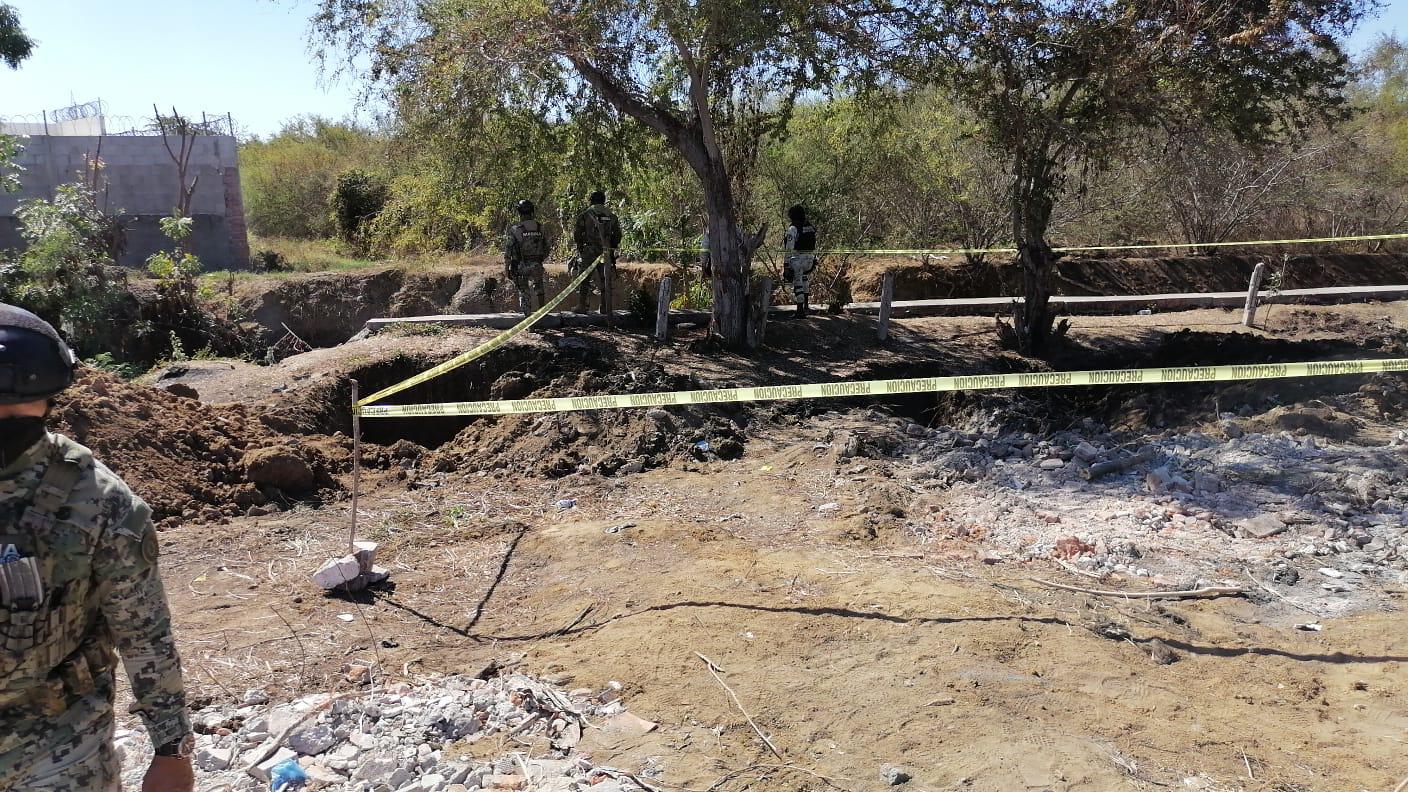 En invasión de Mazatlán, hallan fosas clandestinas con restos humanos