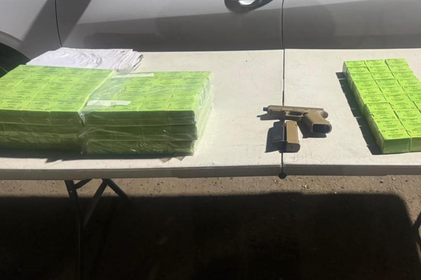 $!Policías estatales aseguran vehículo en el Tres Ríos, en Culiacán