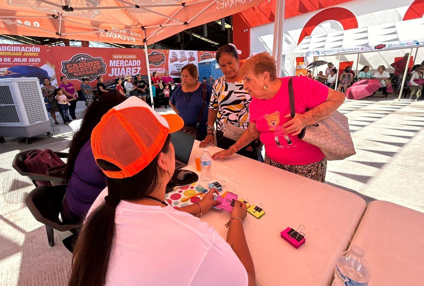 $!Atienden a decenas de familias en la Caravana de Salud y Nutrición en la colonia Benito Juárez