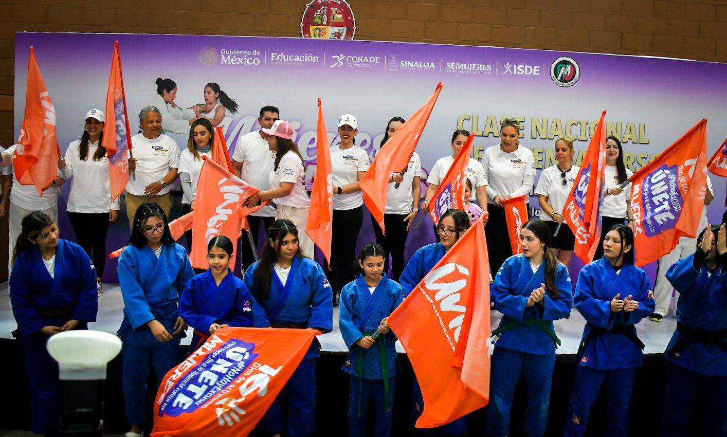$!Más de mil mujeres llenan de fuerza el Gimnasio María del Rosario Espinoza en Culiacán