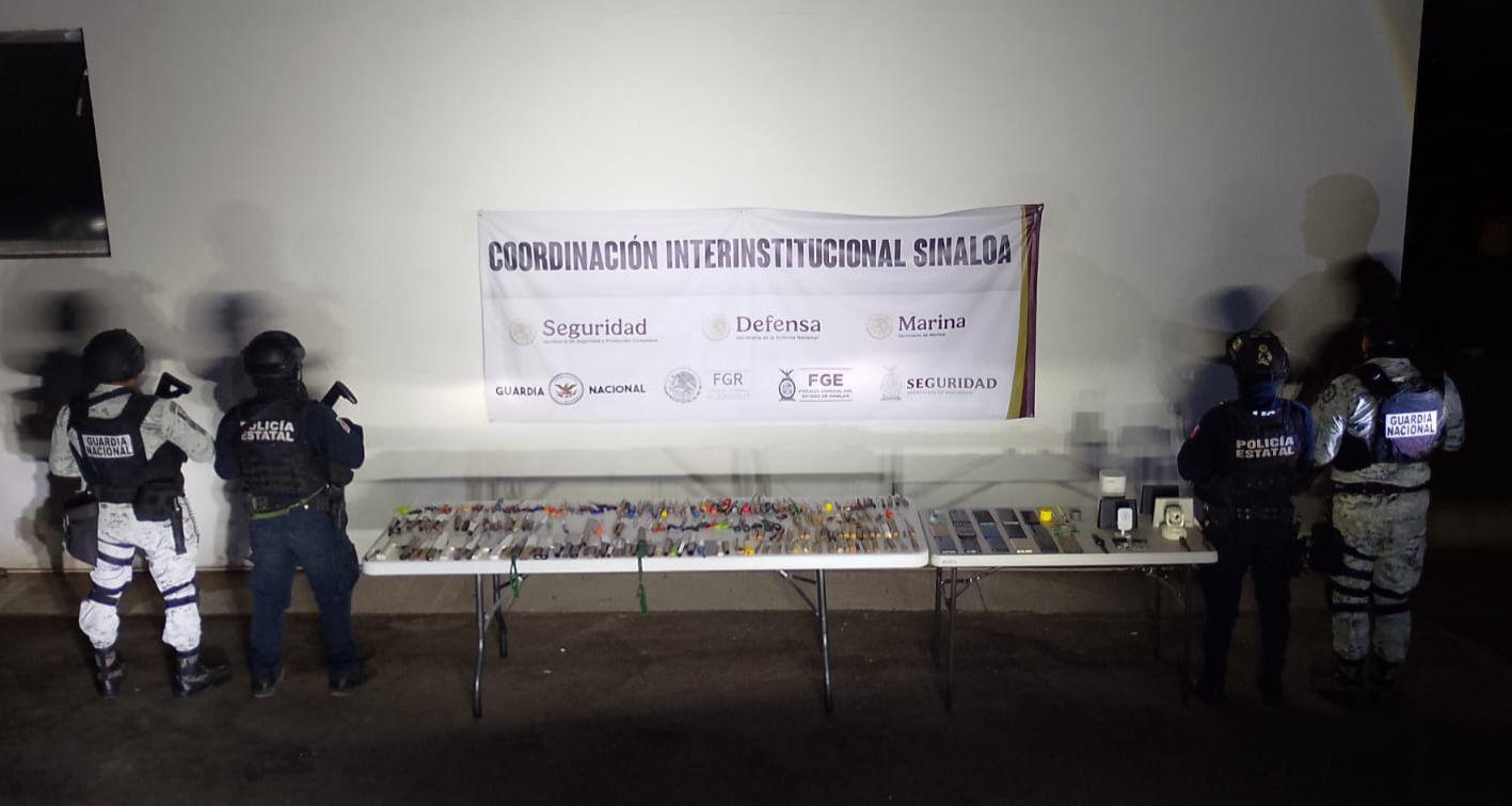 $!Aseguran armas punzocortantes, drogas y dispositivos electrónicos, tras revisión en penal de Mazatlán