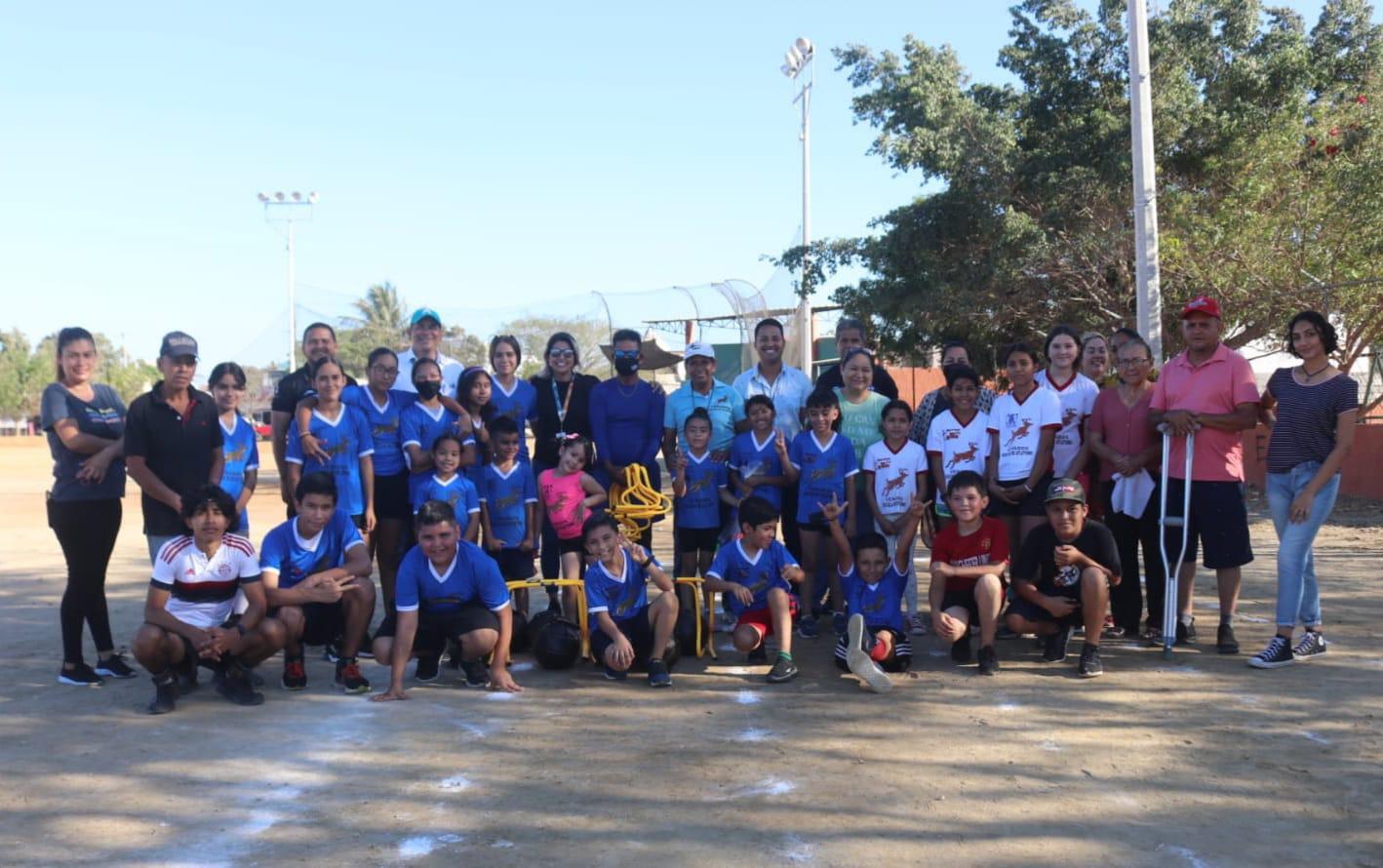 $!Más de 200 atletas de Mazatlán son beneficiados con material deportivo