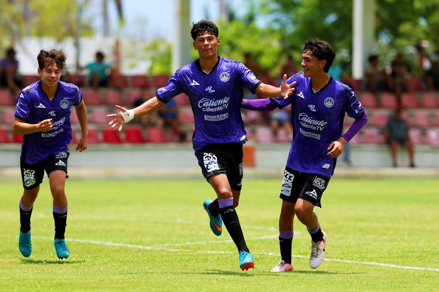 $!La Armería Sub 21 se impone al Puebla en el puerto