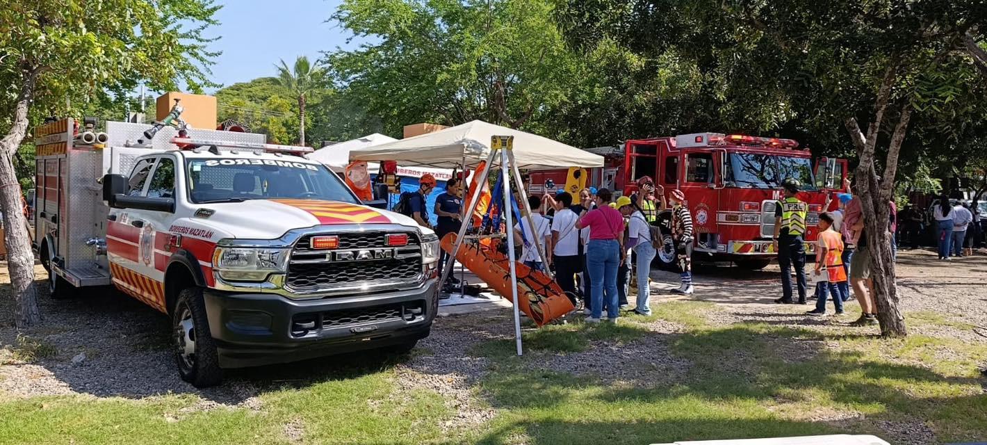 $!Feria de Profesiones de Club Teletón en Mazatlán acerca a niñas y niños a vocaciones
