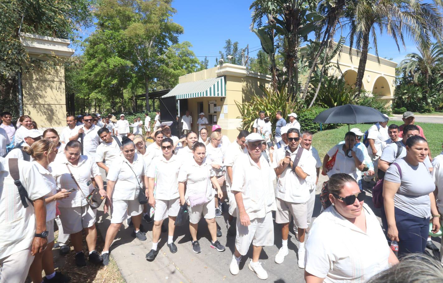 $!Trabajadores de hotel en Mazatlán se manifiestan exigiendo utilidades