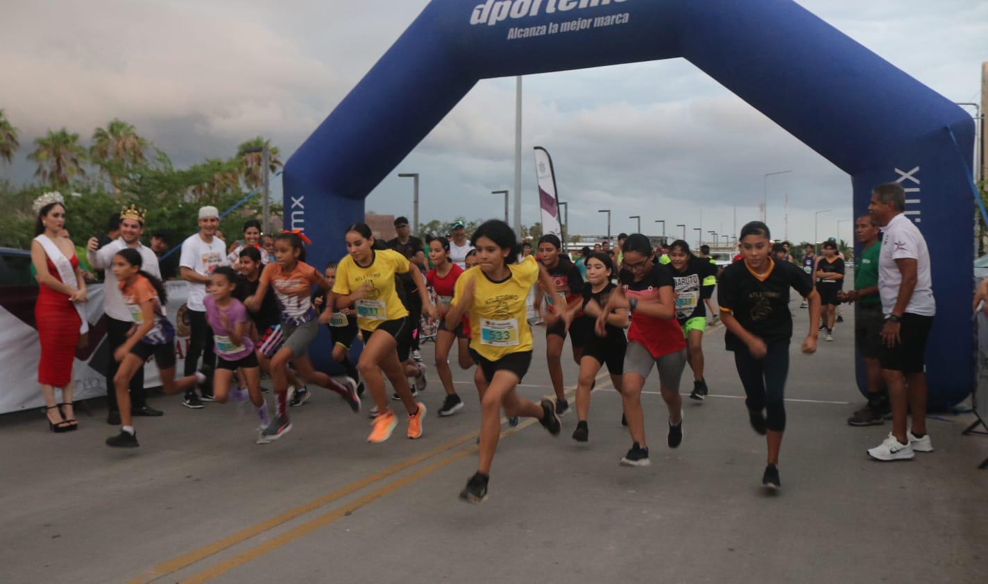 $!Interrumpe lluvia culminación de Carrera Día del Abogado