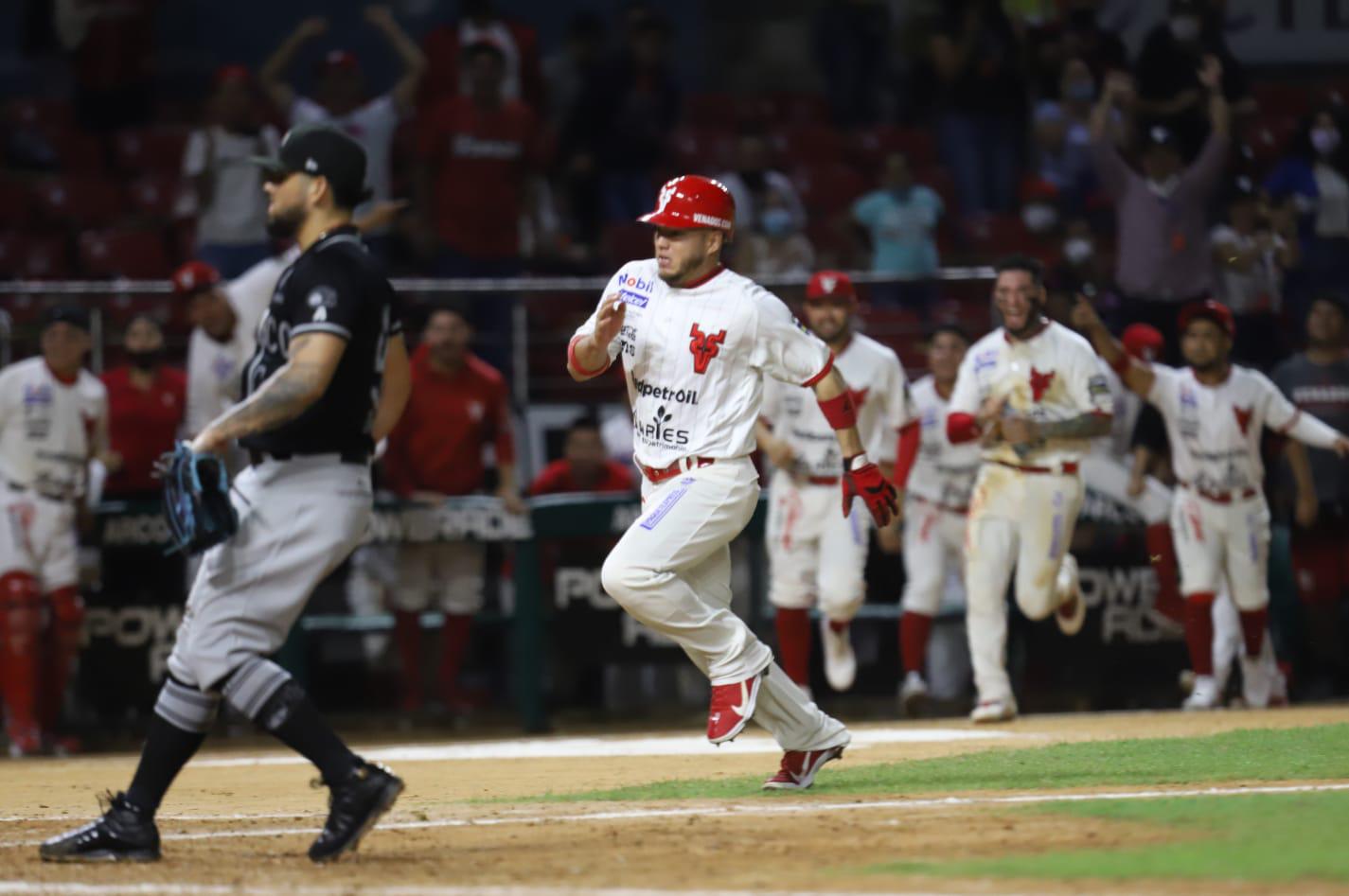 $!Venados de Mazatlán deja tendido a Charros de Jalisco en feria de carreras