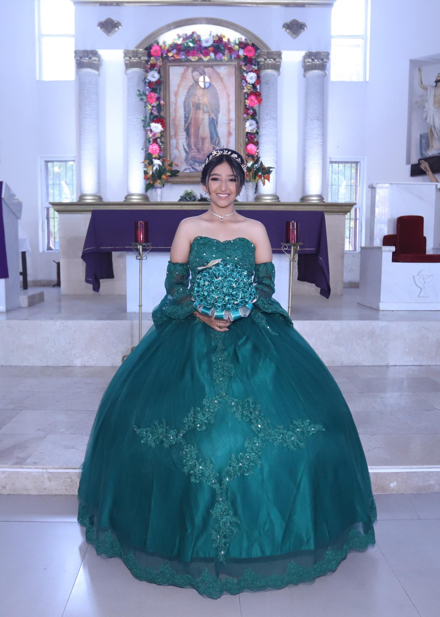 $!Ivanna acudió a la Parroquia del Santuario de Nuestra Señora de Guadalupe, a dar gracias por sus 15 años.
