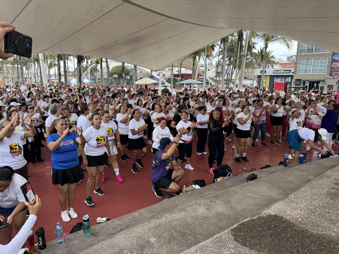 $!Más de 700 personas acuden al quinto Zumbathon, en Playa Norte