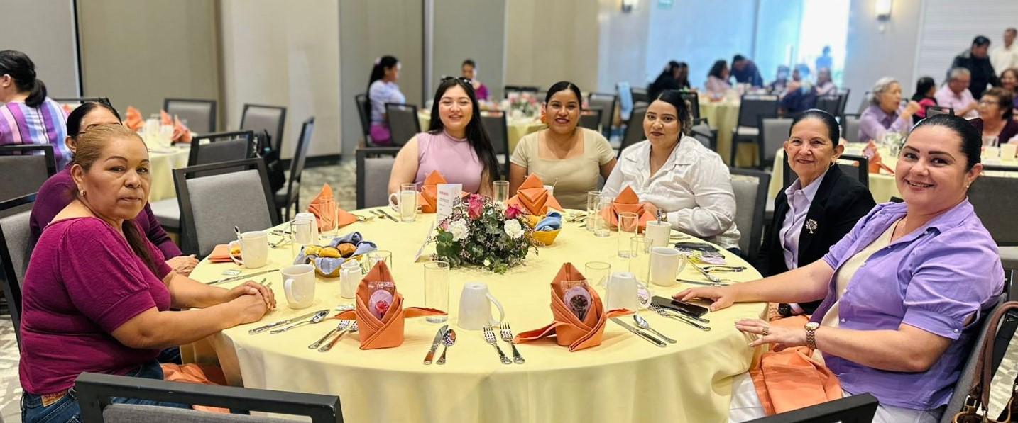 $!Colaboradoras e integrantes de la Fundación Letty Coppel compartieron una agradable convivencia con motivo del Día Internacional de la Mujer.