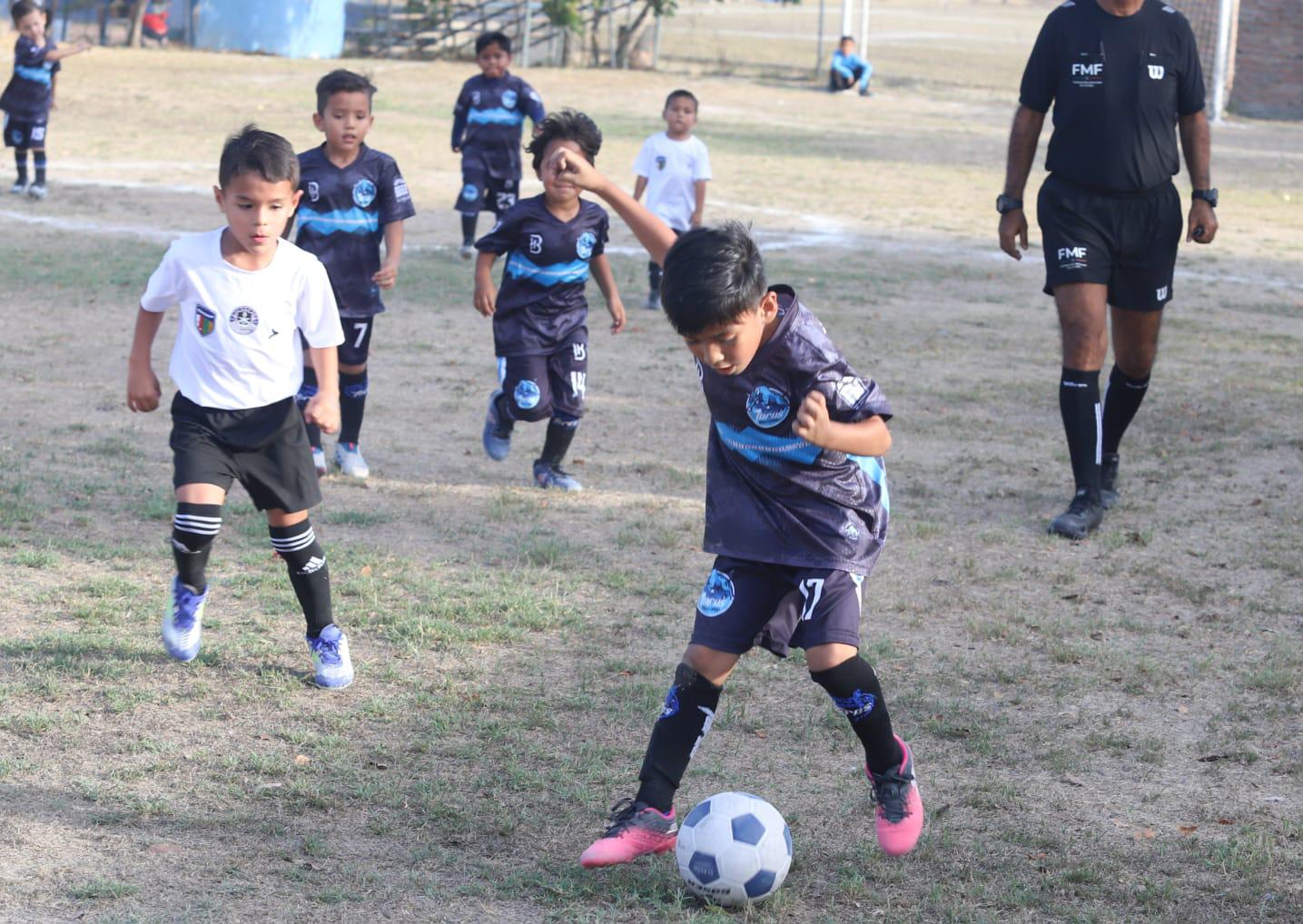 $!Espartanos y Toros golean en el Torneo Interacademias de Mazatlán