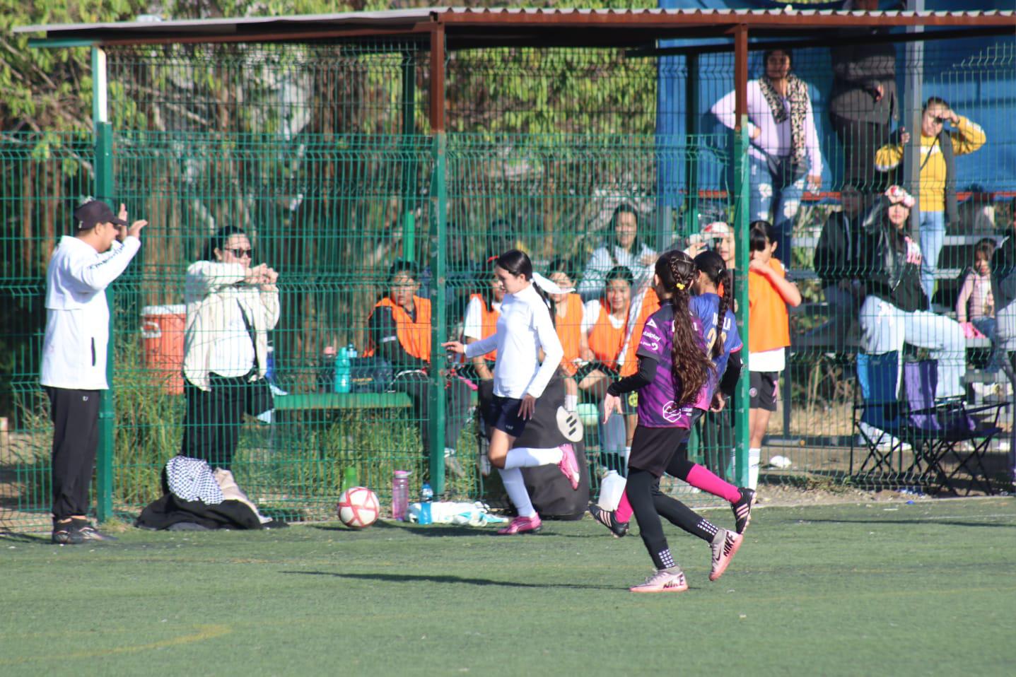 $!Unión vence a Leonas Piña, en selectivo municipal de futbol femenil