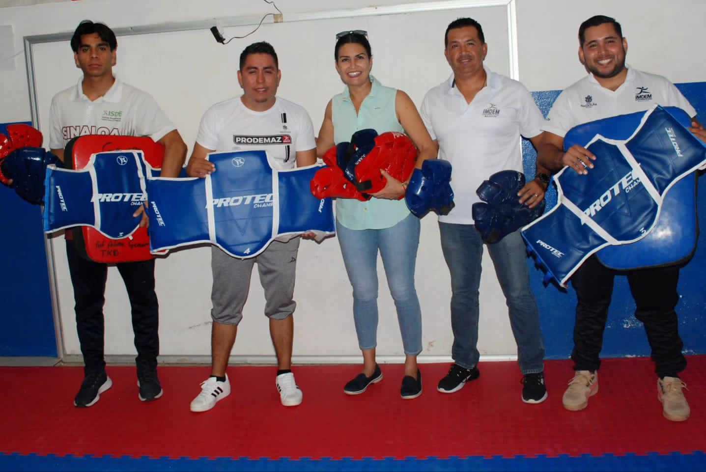 $!Entrega Imdem material a la escuela Ortega’s TKD, ubicada en Lomas del Ébano