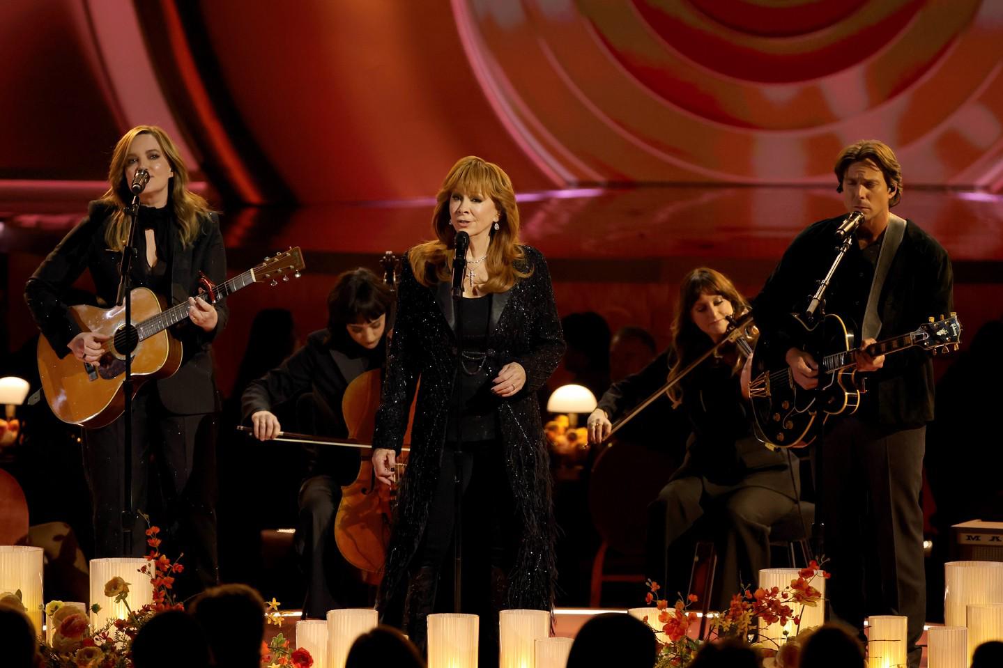 $!Reba, Brandy Clark y Lukas Nelson rindieron homenaje a los pioneros que se fueron.