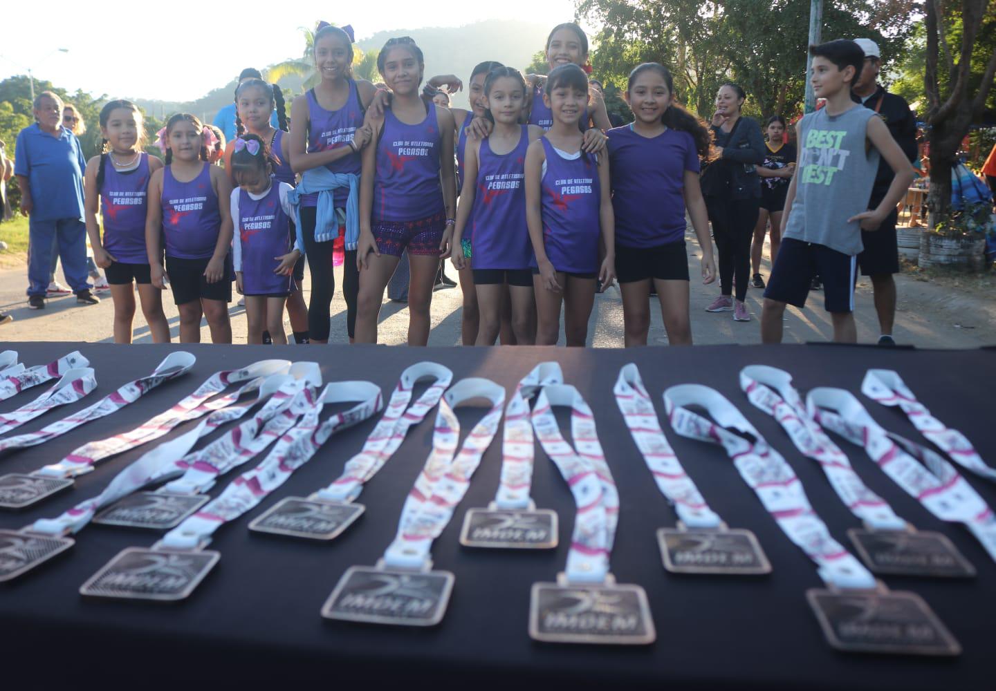 $!Celebran niños en Santa Teresa el amor por el atletismo