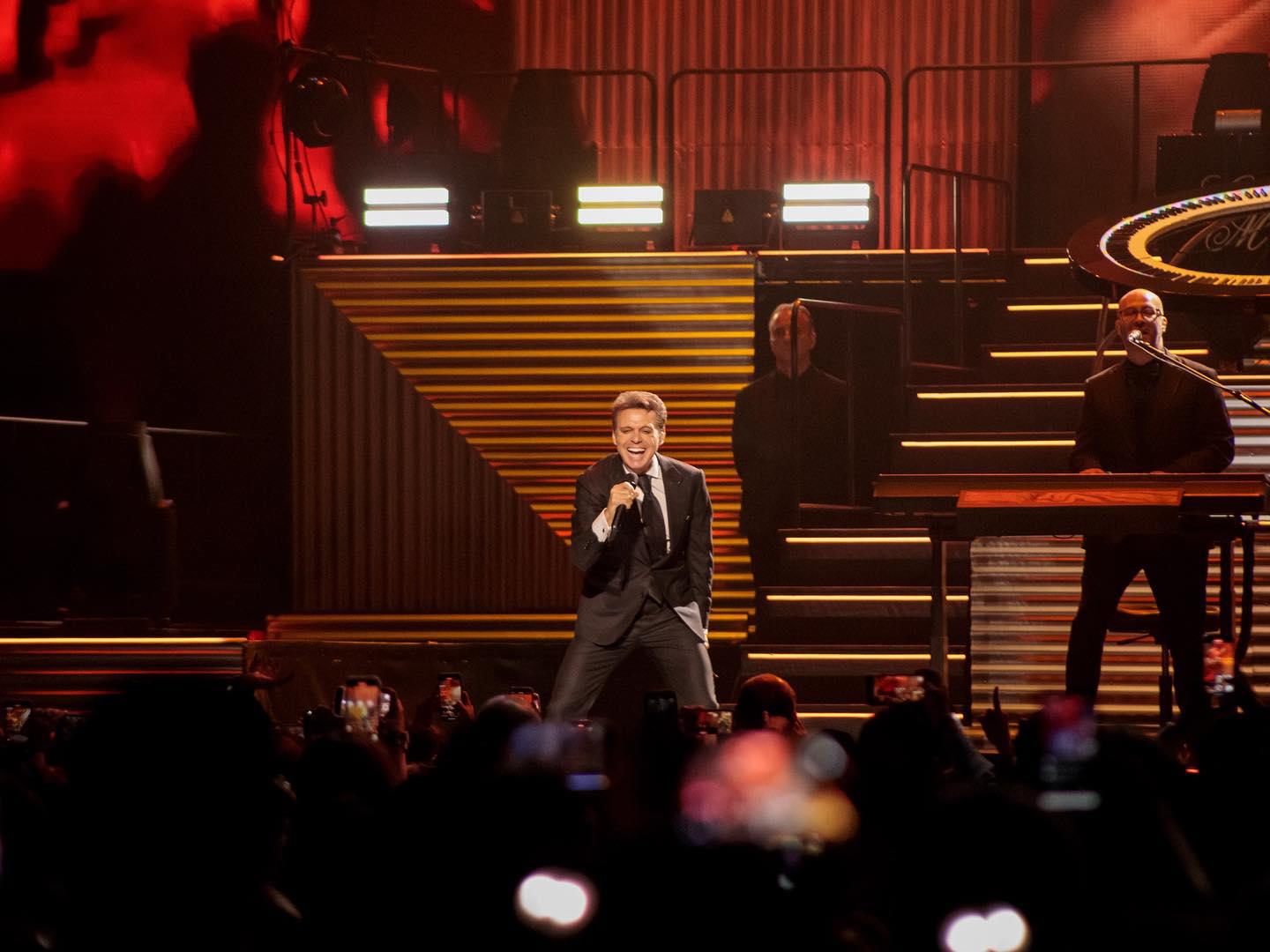 $!Más de 35 temas compartió Luis Miguel durante el concierto.