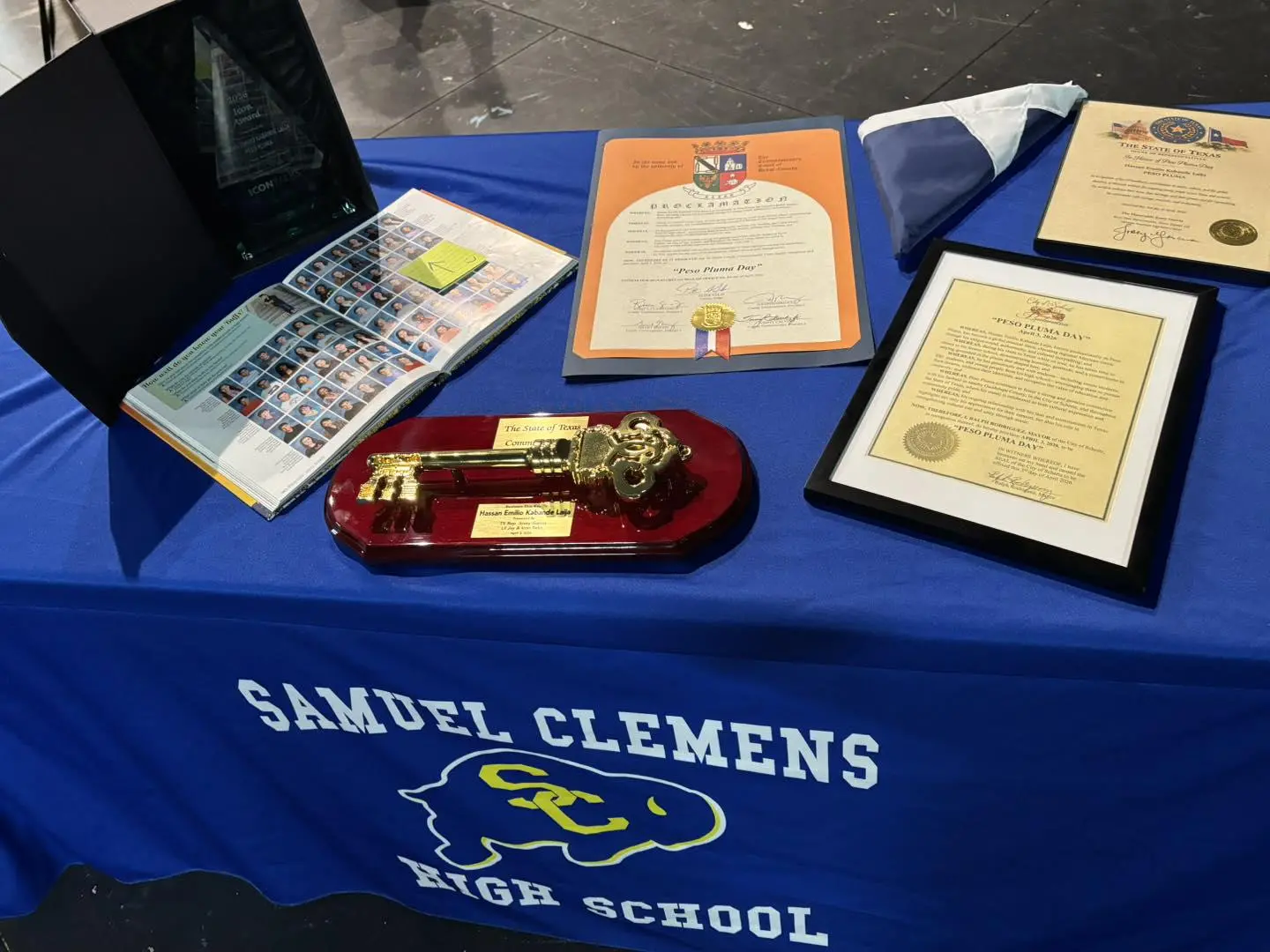 $!Inauguran en San Antonio, Texas, el ‘Día de Peso Pluma’