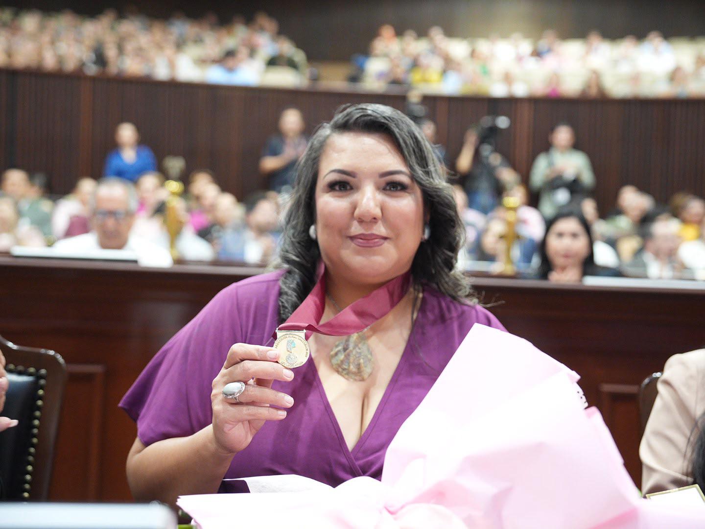 $!Reconocen en el Congreso de Sinaloa a Analai Sipatly con Premio a la Mujer Rural 2026