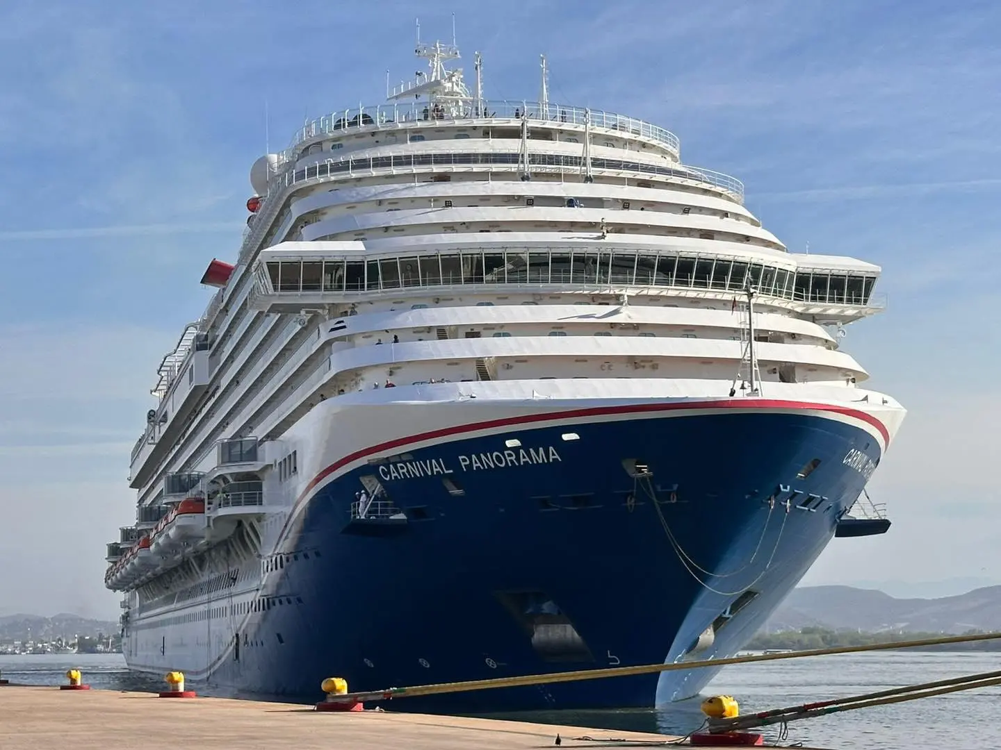 $!Llegan a Mazatlán dos cruceros con más de 6 mil turistas