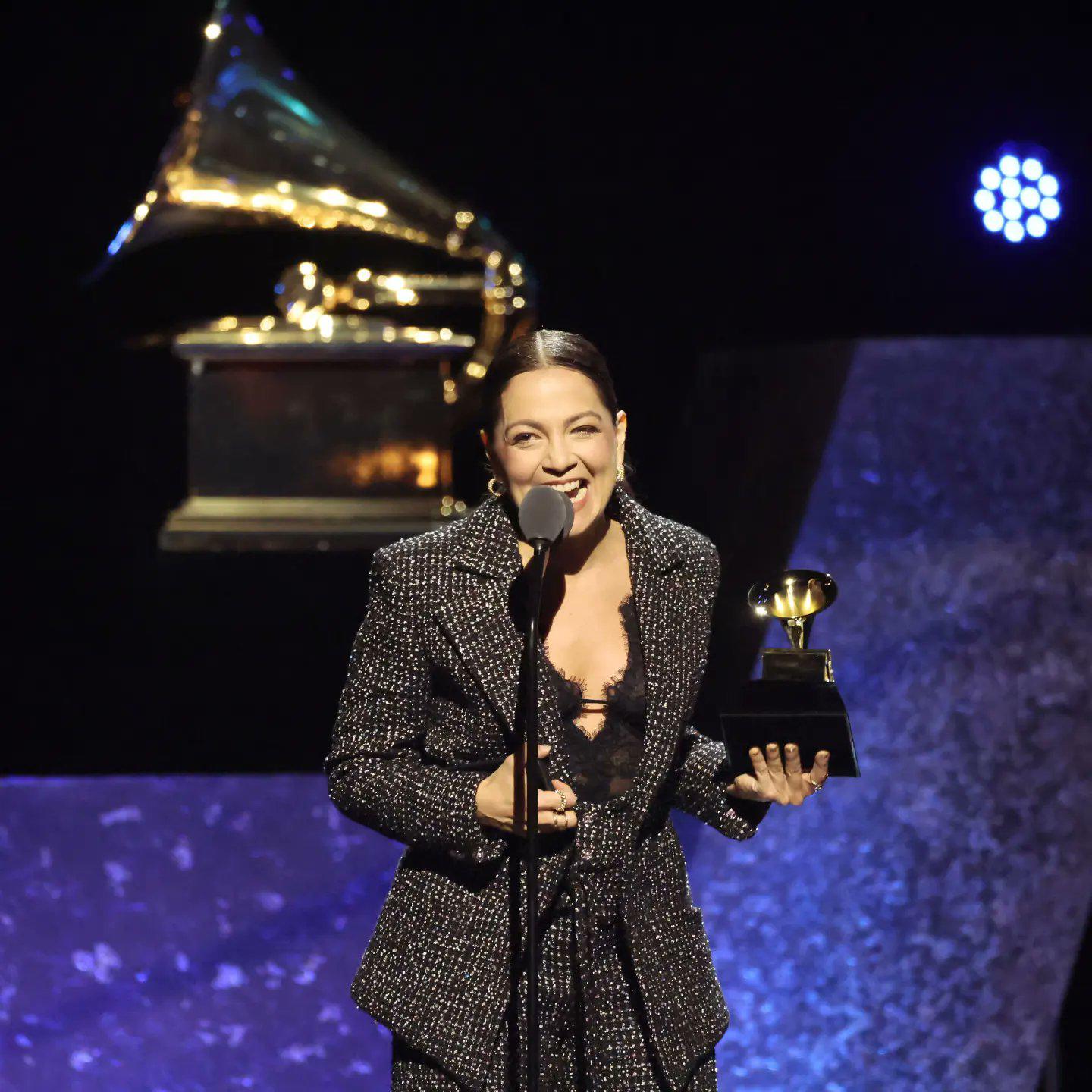$!Natalia Lafourcade ganó el Grammy por su álbum ‘De Todas las Flores’.