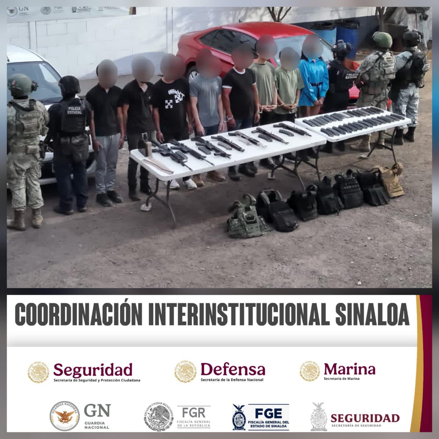 $!Detienen a 8 con arsenal en la colonia Chapultepec, en Culiacán; dos son menores y hay una mujer