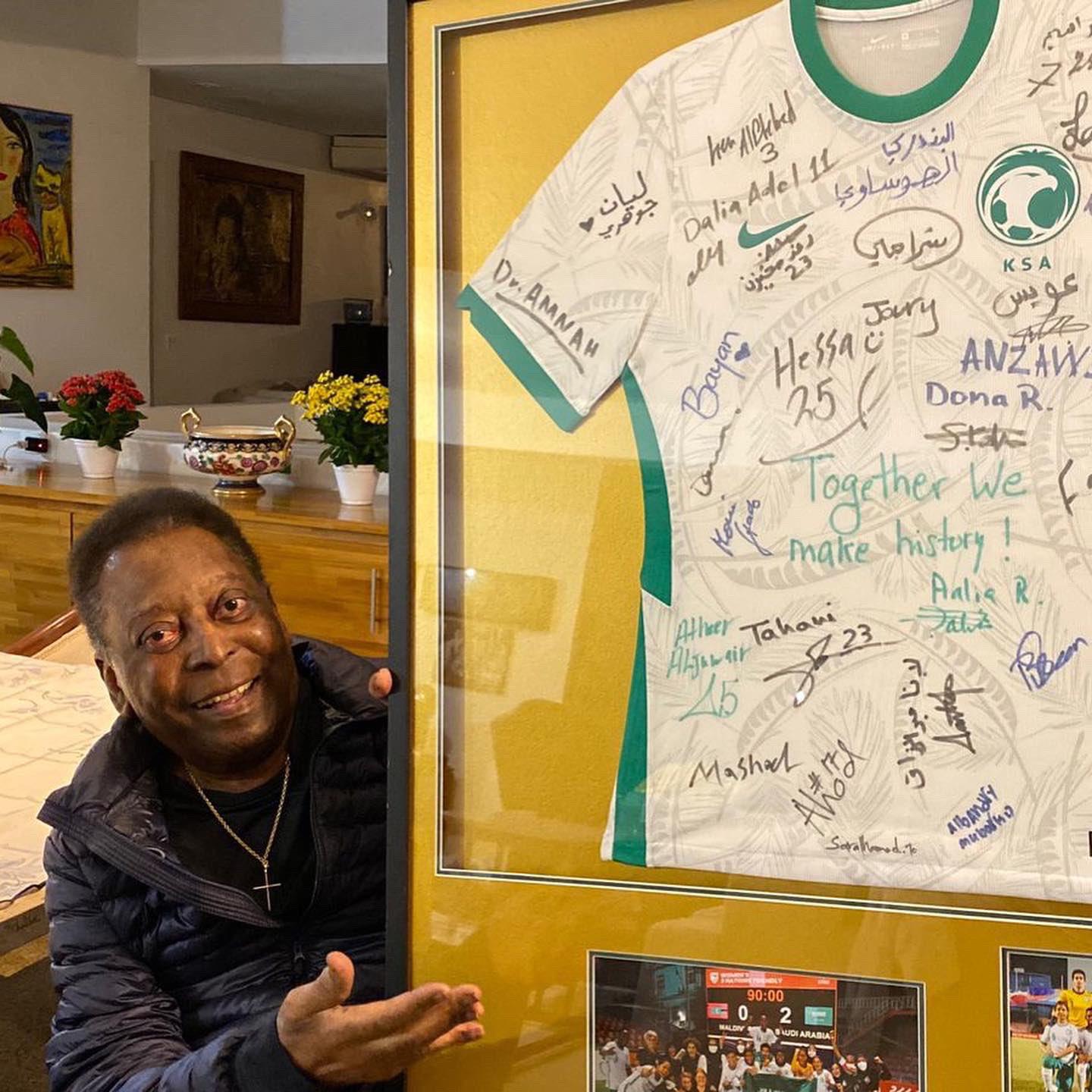 $!Pelé es de nuevo hospitalizado con hinchazón general