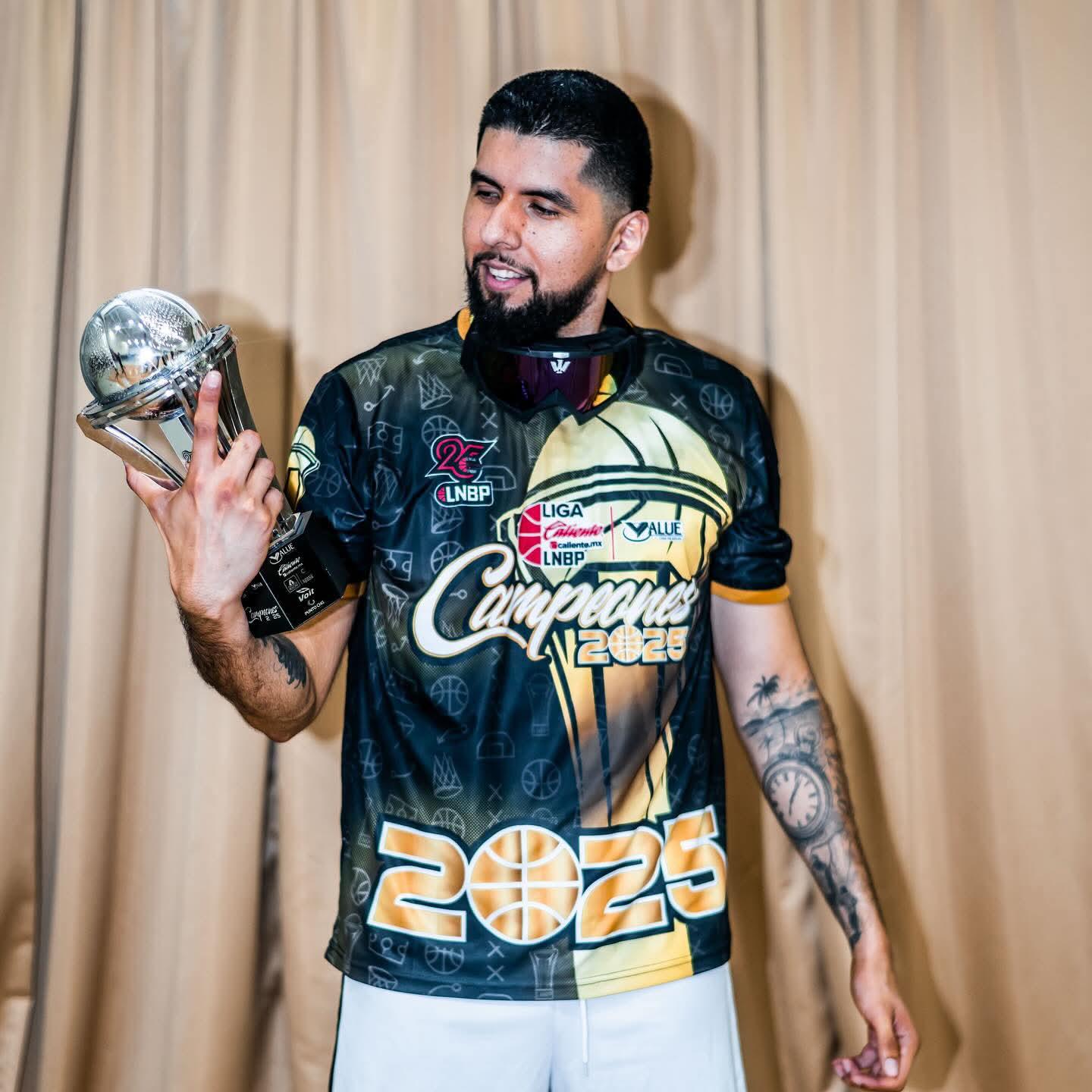 $!Sinaloense Miguel Martínez sigue sumando campeonatos en el baloncesto