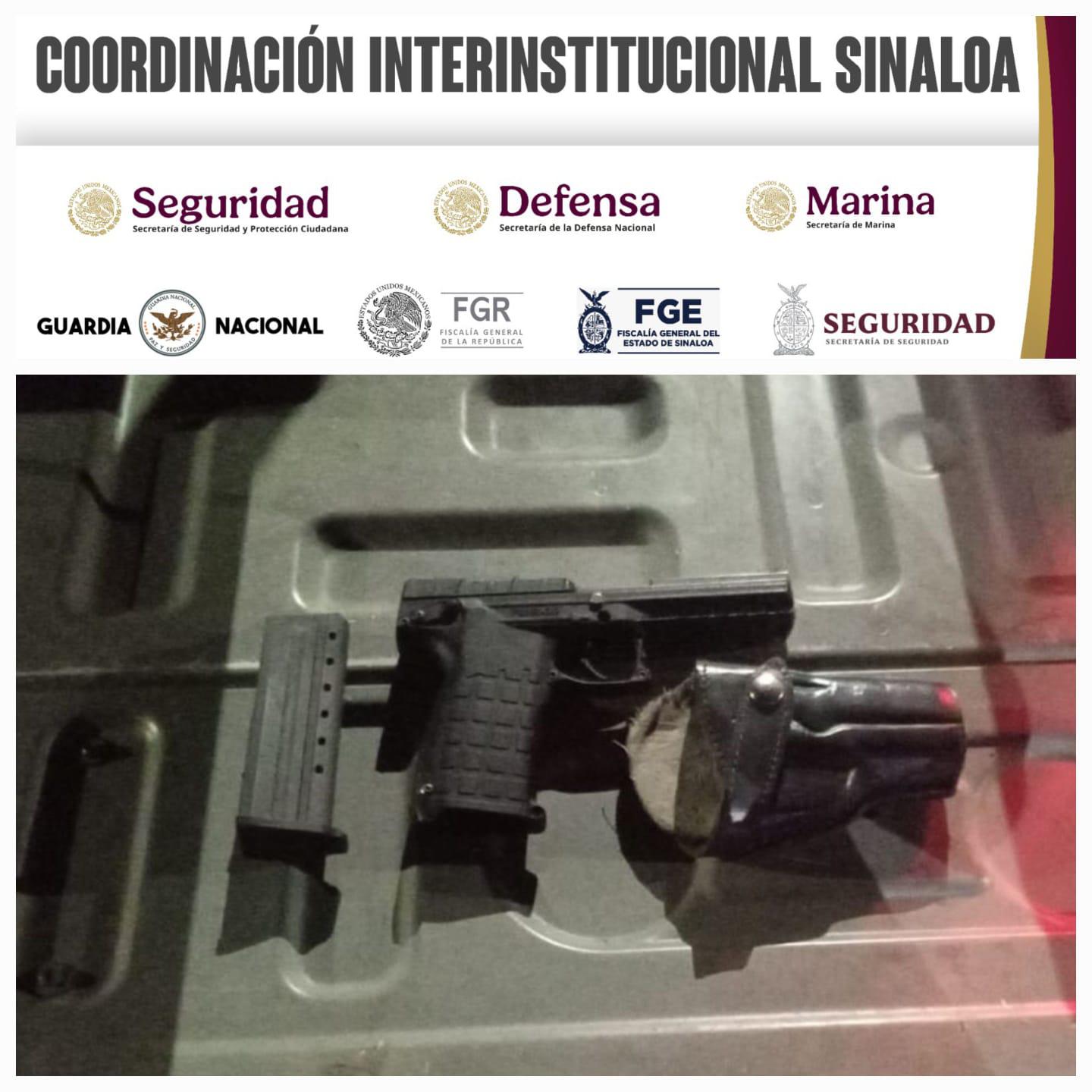 $!Hombre armado intentó huir en moto, pero fue detenido por la Marina en Culiacán