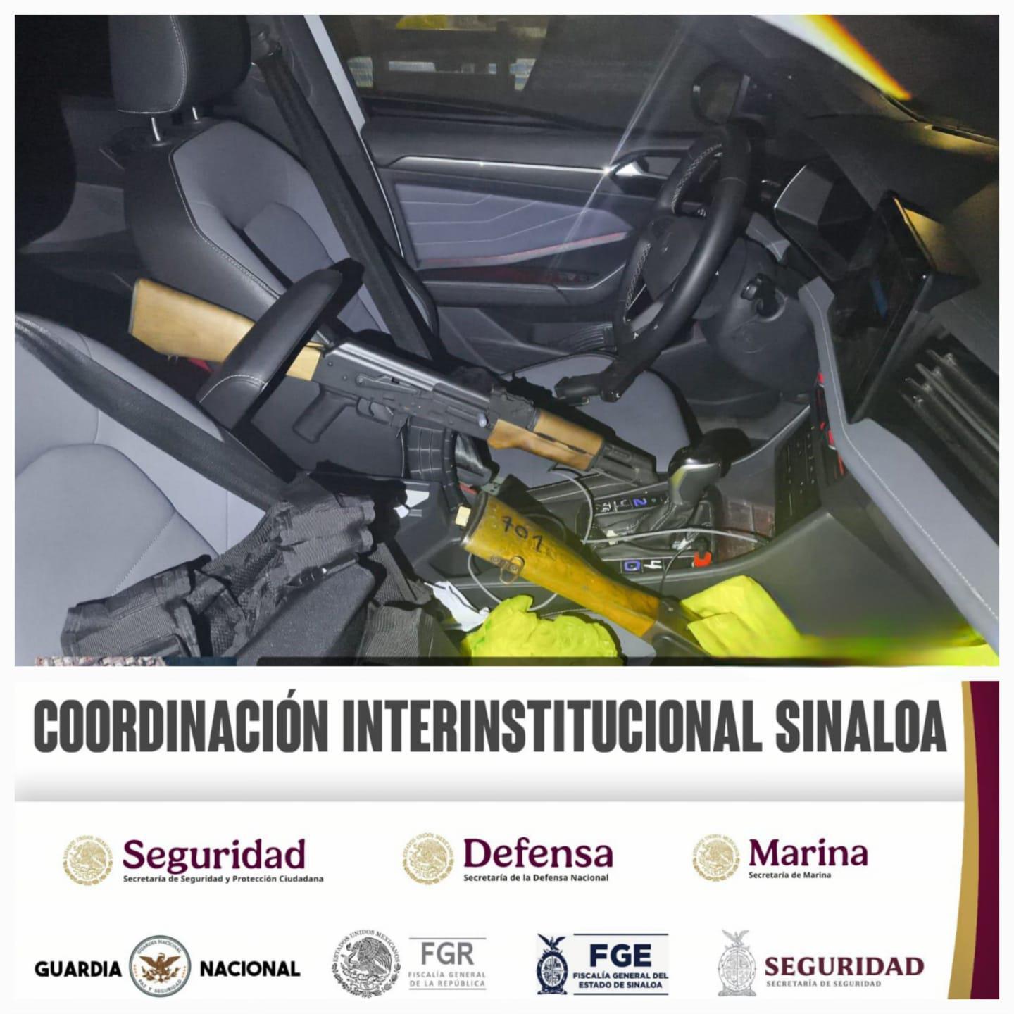 $!Detienen a 3 civiles armados en la colonia Independencia y les aseguran un vehículo, armas y municiones