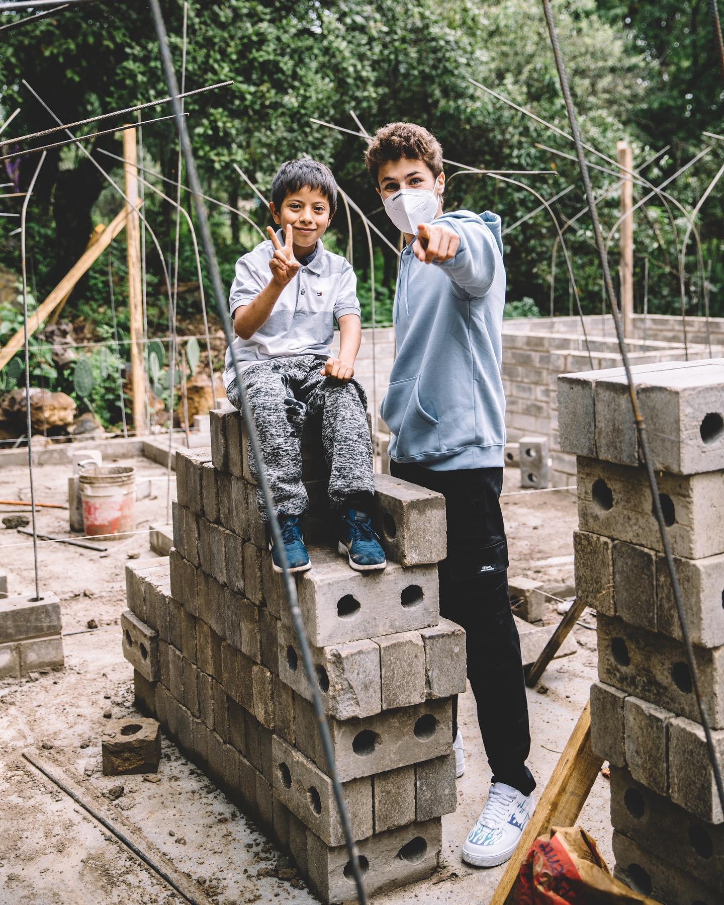 $!Lanza Juanpa Zurita tráiler de ‘13:14: El reto de ayudar’ producido por Eugenio Derbez