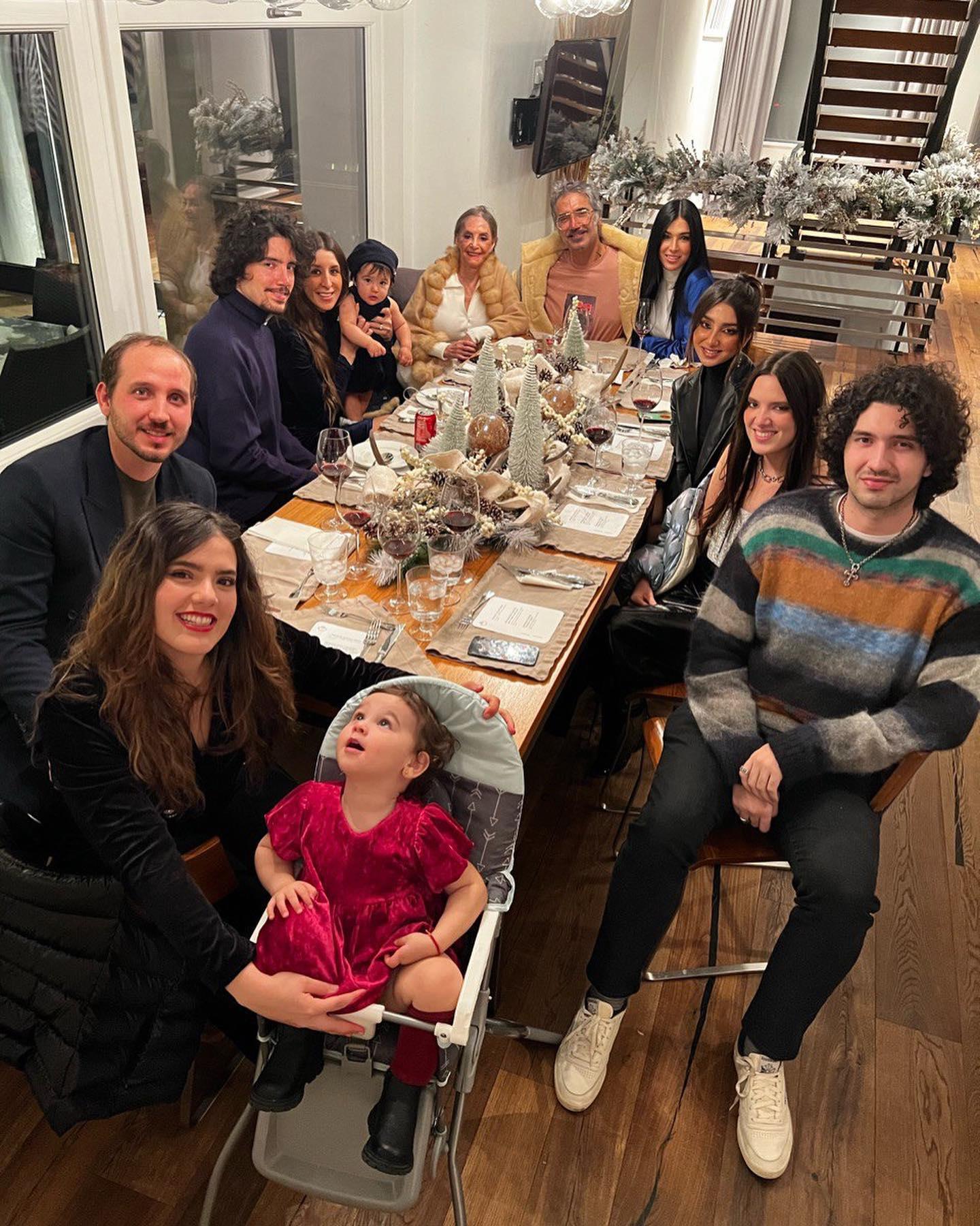 $!Disfrutan famosos una Navidad en familia