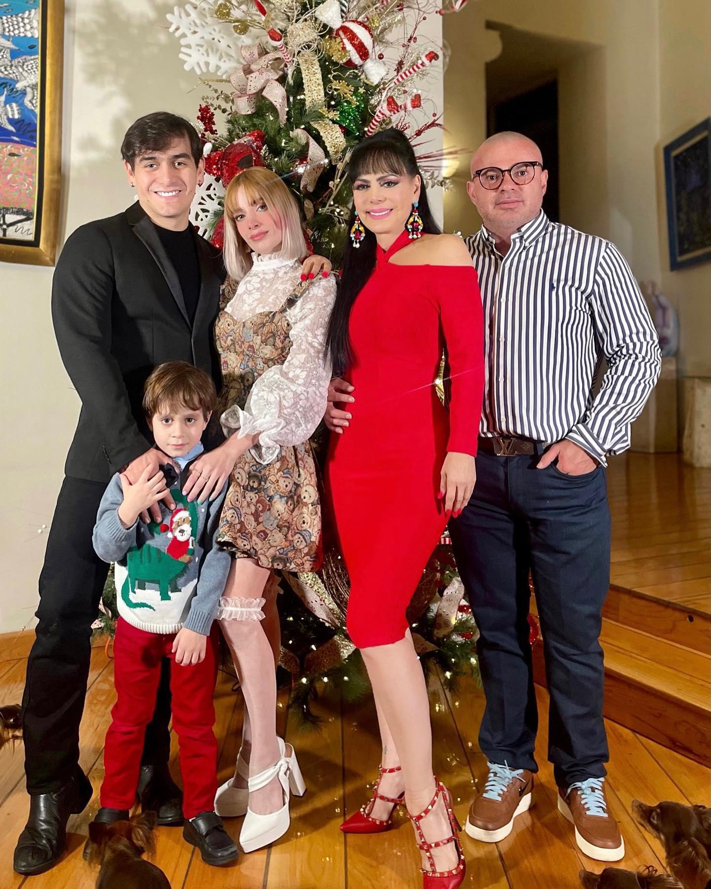 $!Disfrutan famosos una Navidad en familia