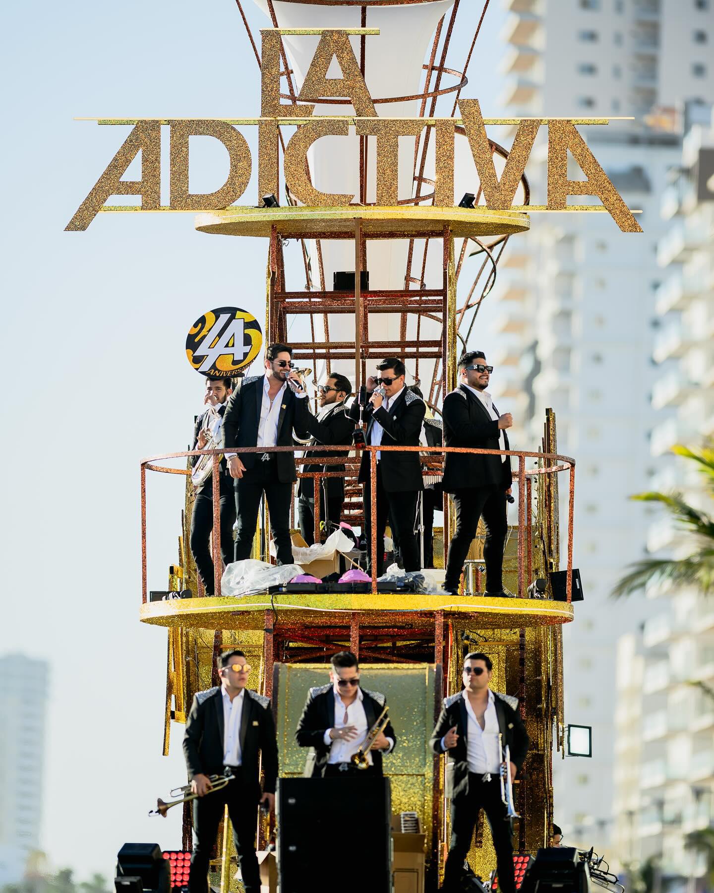 $!La Banda forma parte del tradicional desfile del Carnaval de Mazatlán 2025.