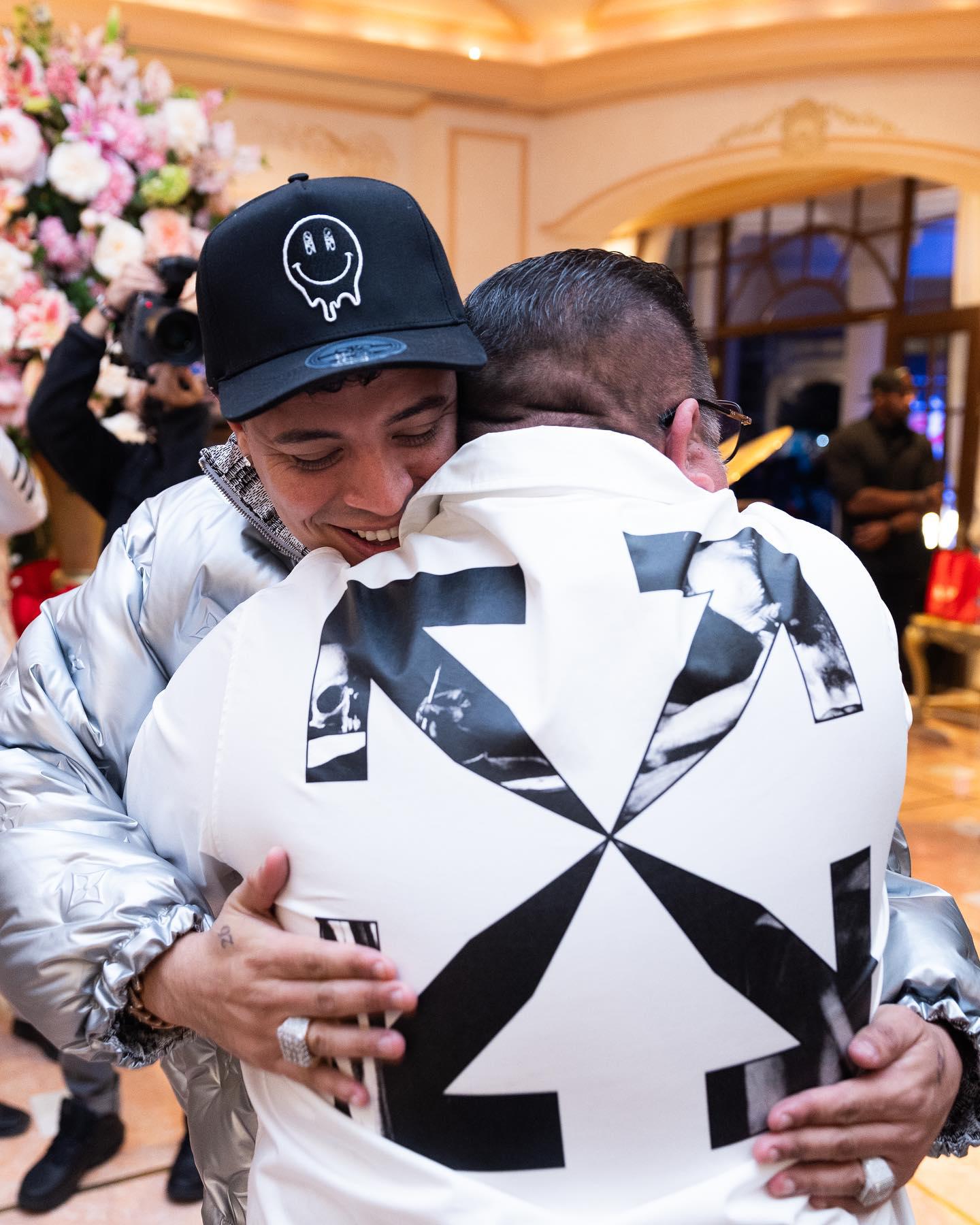 $!Isael Gutiérrez felicita a su socio por el inicio de esta nueva gira.