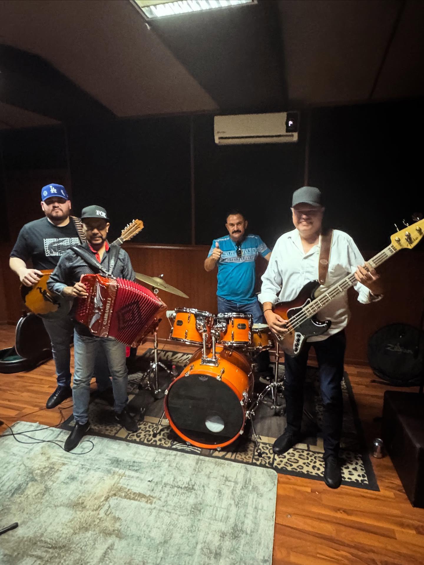 $!La Pachanga es el tema con el que más se ha dado a conocer su propuesta musical, despuntando mucho en sus vistas.