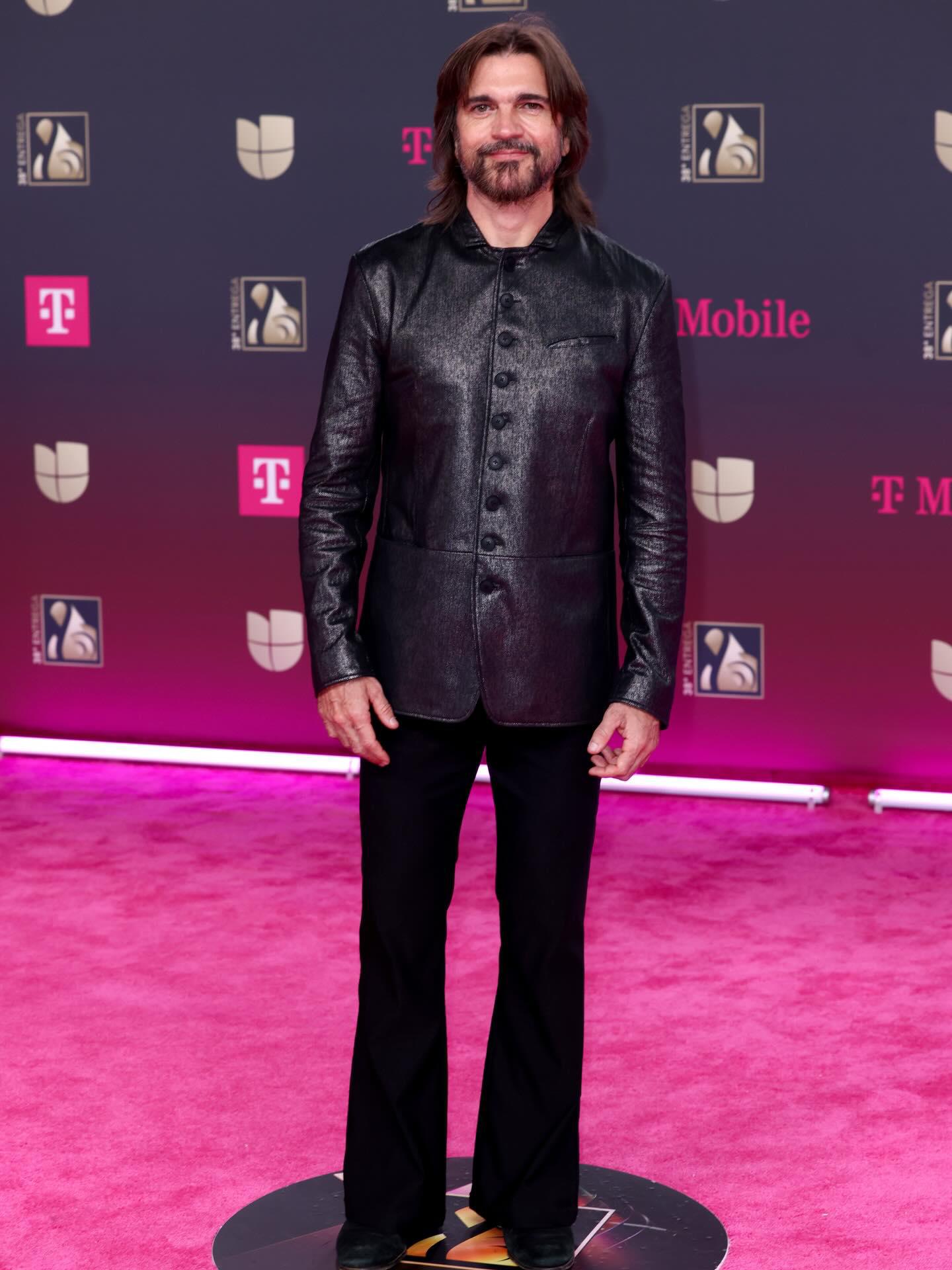 $!Juanes recibió el Premio Lo Nuestro a la Trayectoria.