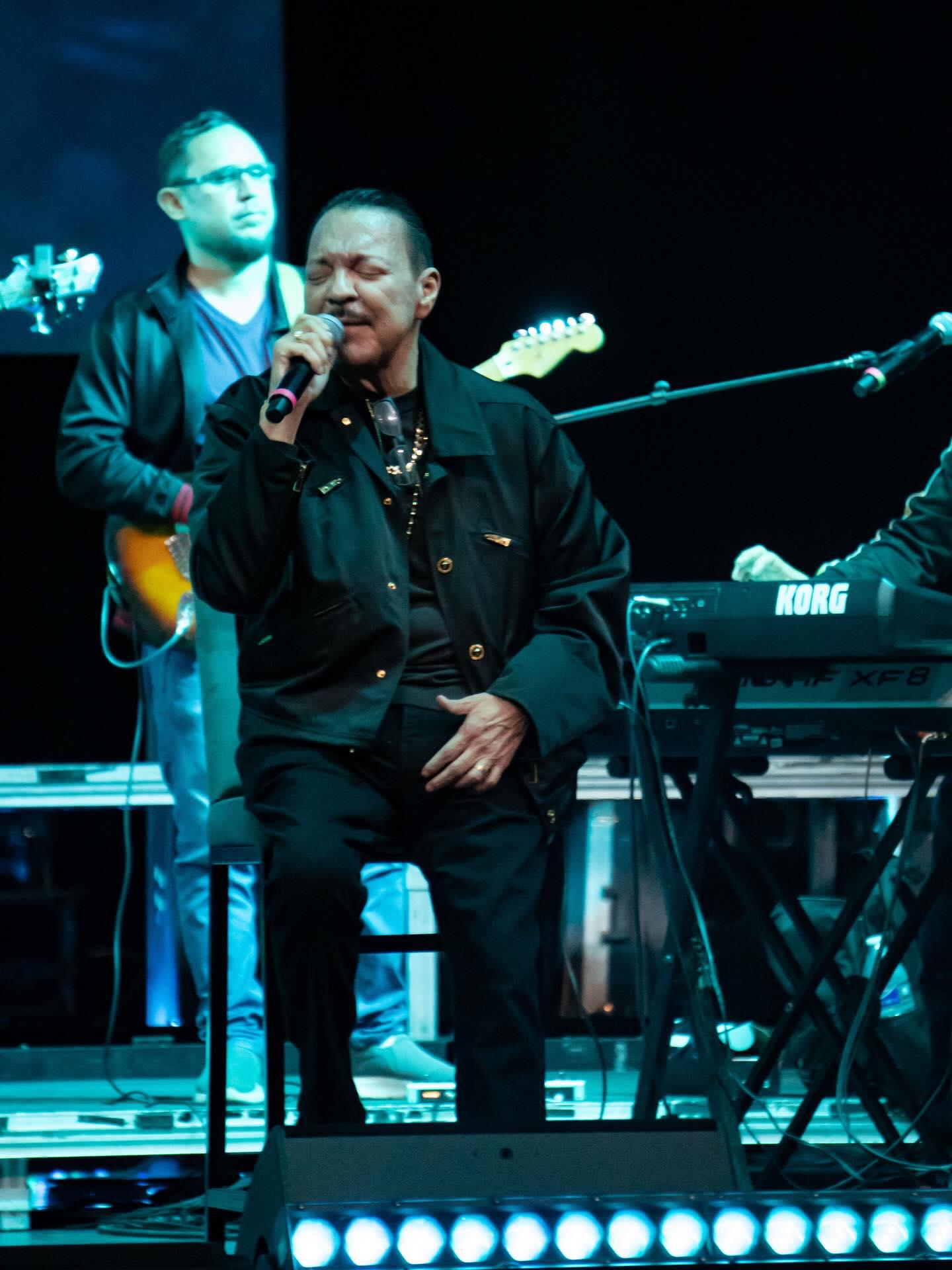 $!El cantante brindó un recorrido por sus mejores éxitos.