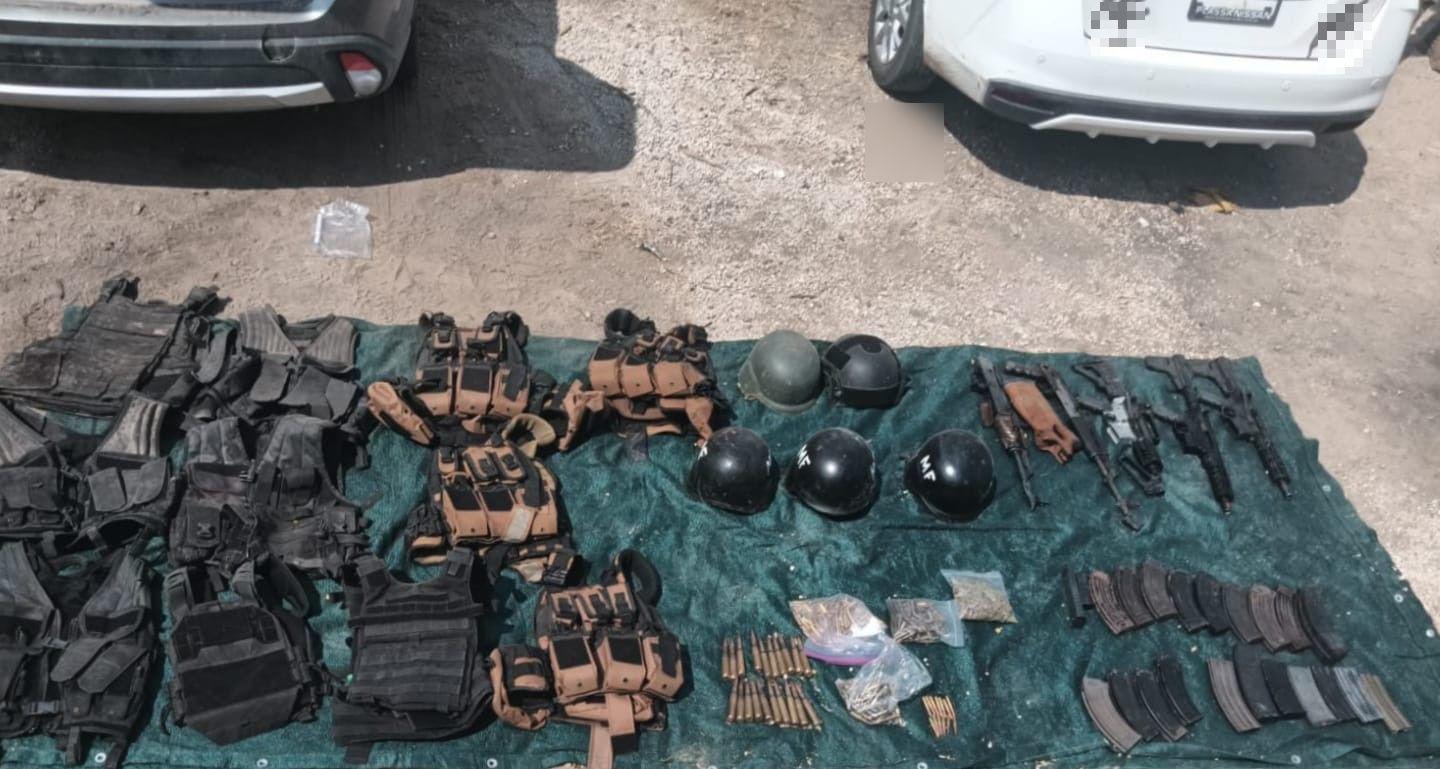 $!Marina asegura arsenal y presunta droga en operativo en Culiacán