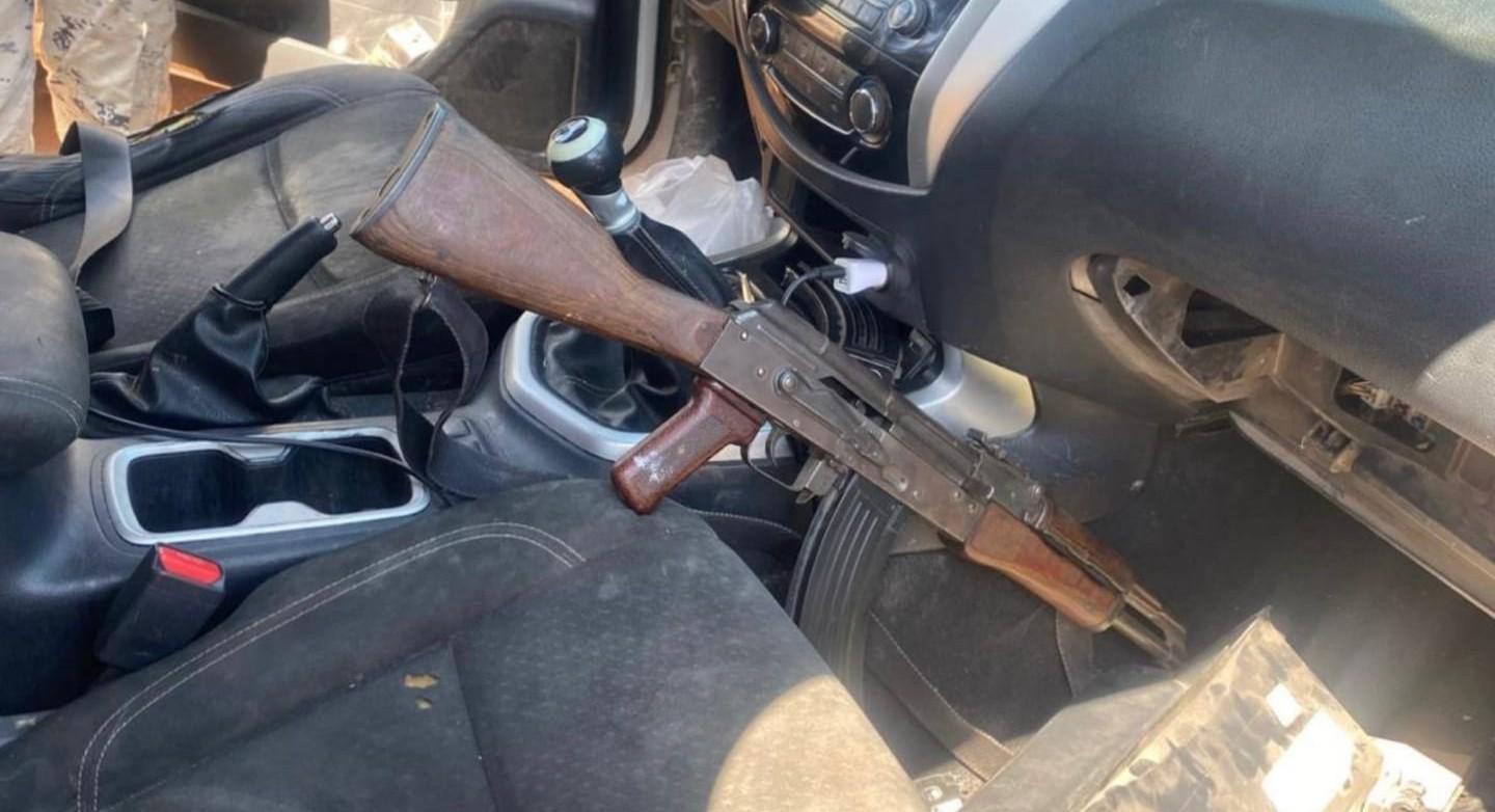 $!Detienen en Culiacán a pareja con arma larga y equipo táctico