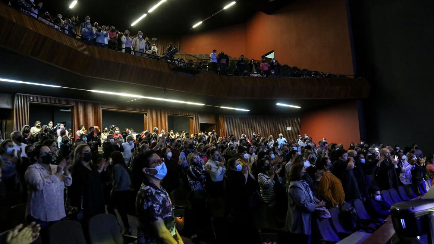 $!El público llenó los lugares disponibles en el Teatro Pablo de Villavicencio.