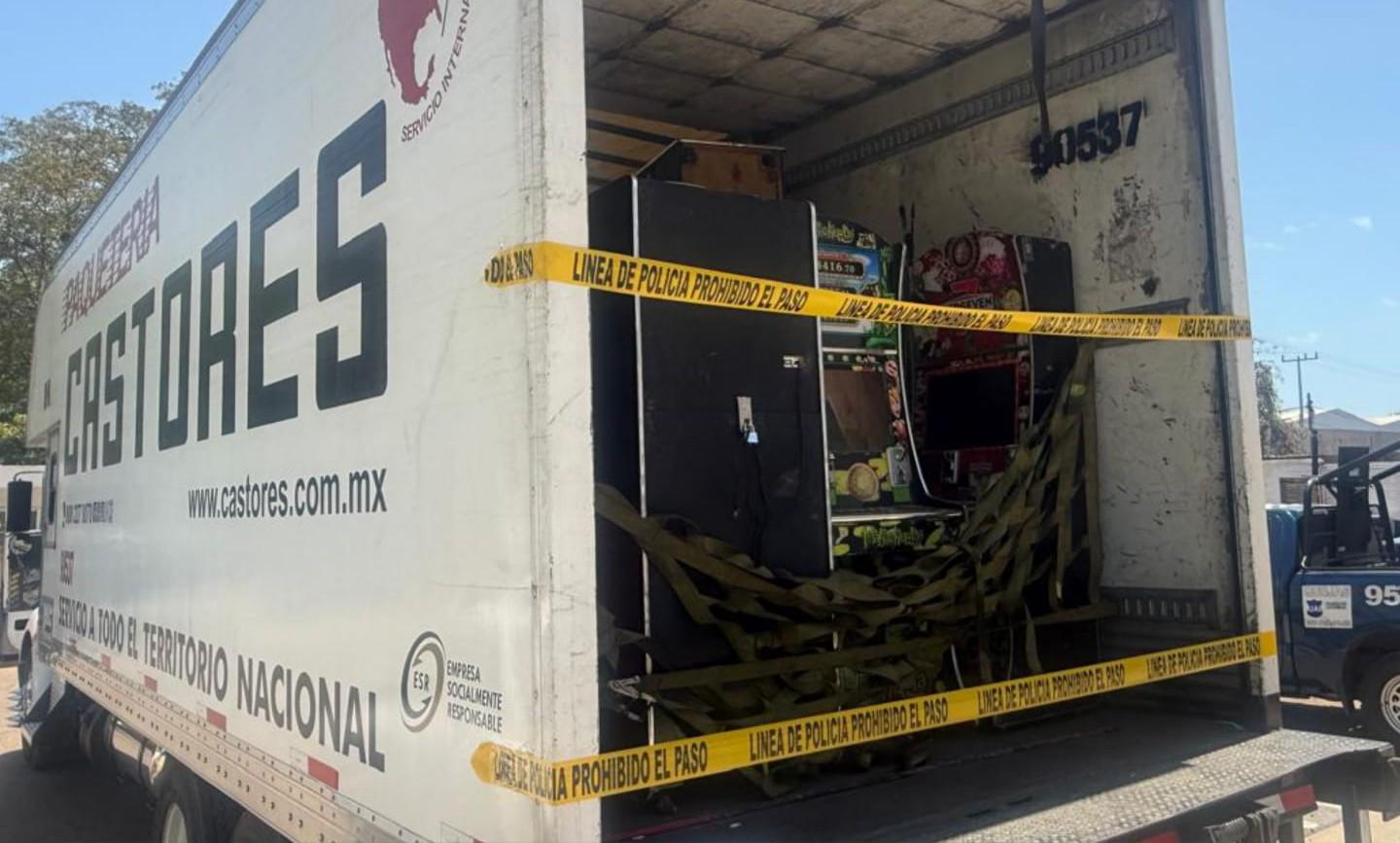 $!Aseguran en Culiacán 121 máquinas tragamonedas y droga