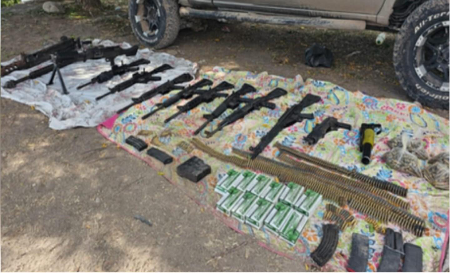 $!Aseguran ametralladoras y un Barrett en Villa Juárez, Navolato