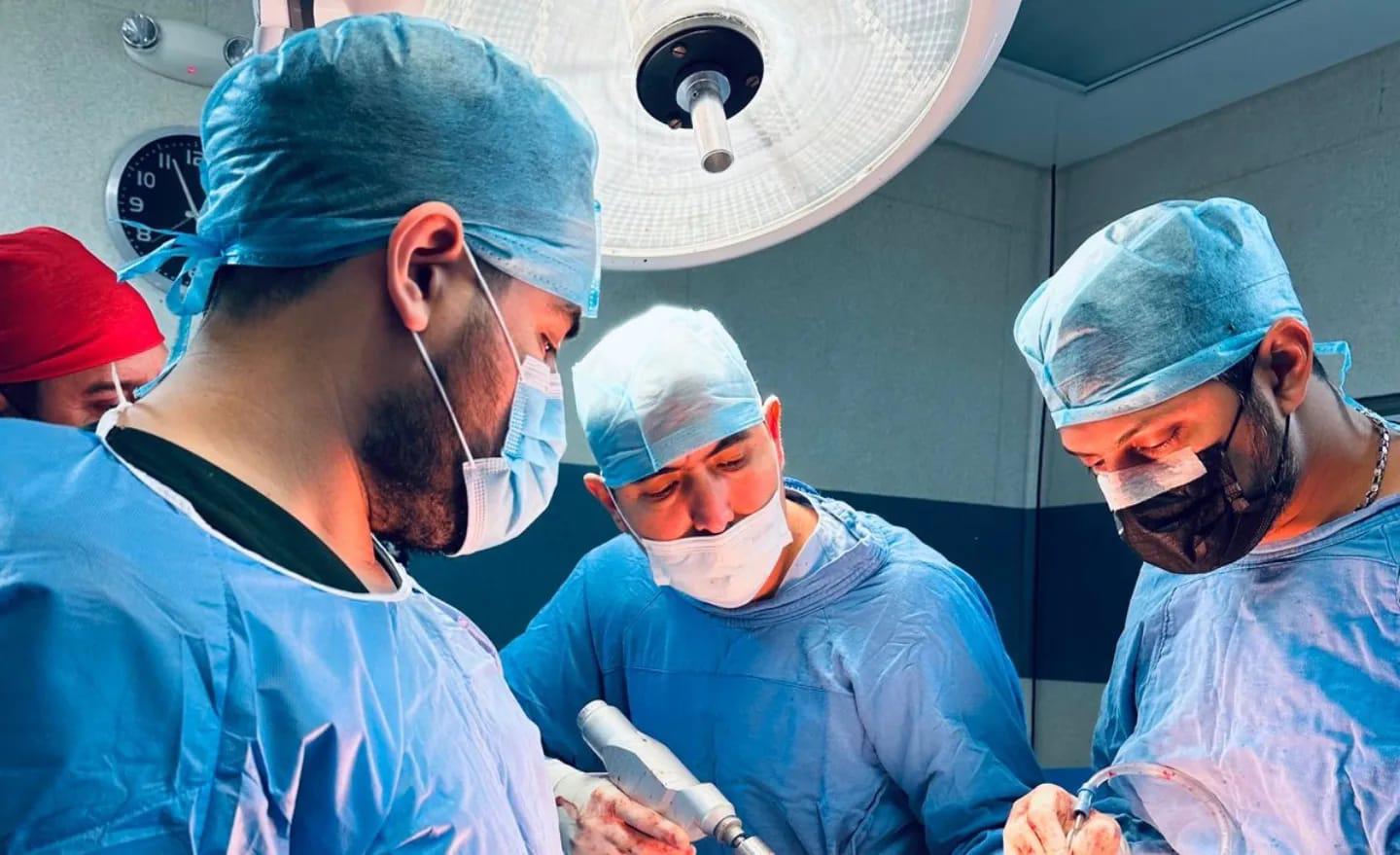 $!Realizan en el Hospital General de Culiacán primera cirugía en la que colocaron prótesis total de cadera bilateral